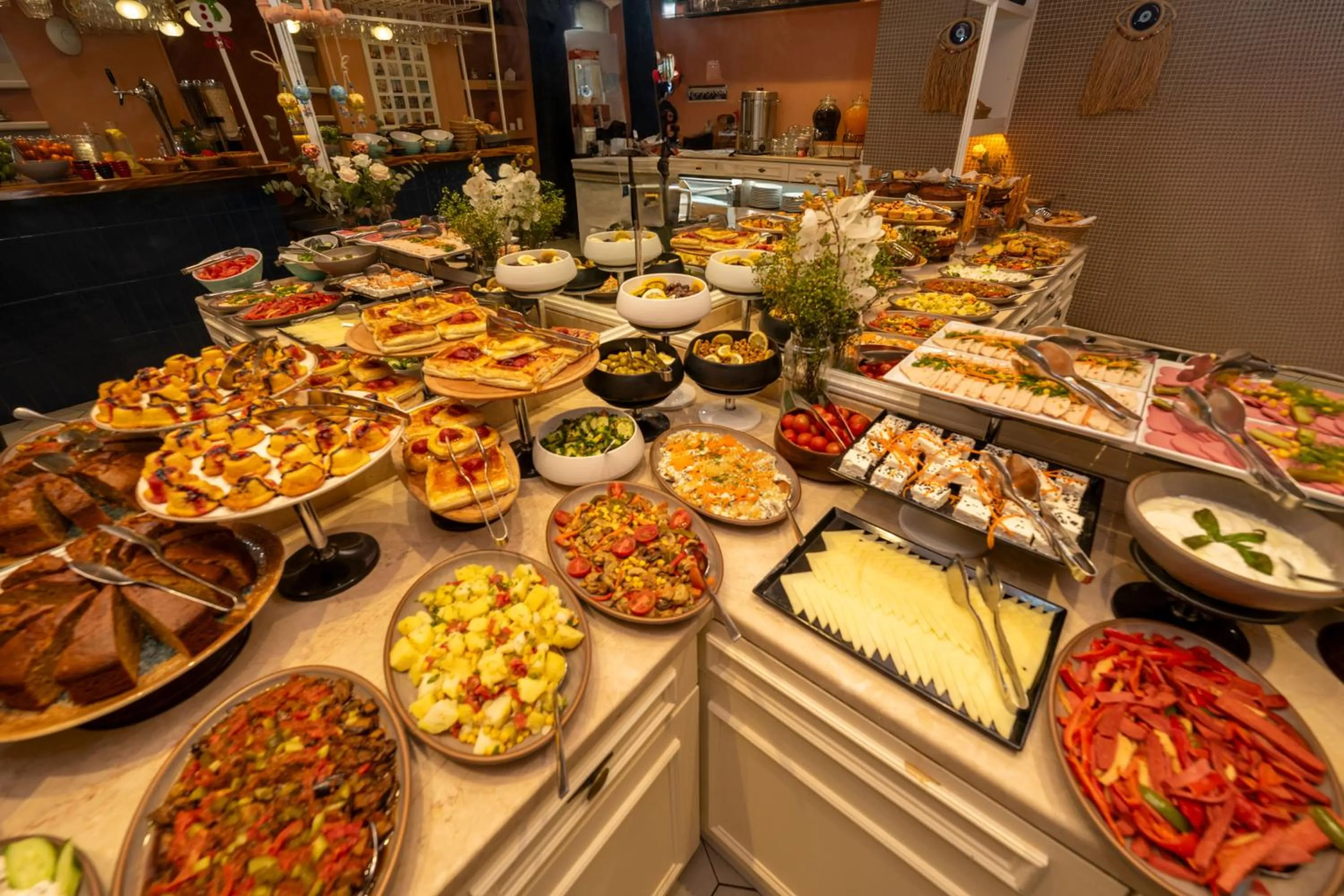 Buffet breakfast in Raymond Blue Hotel