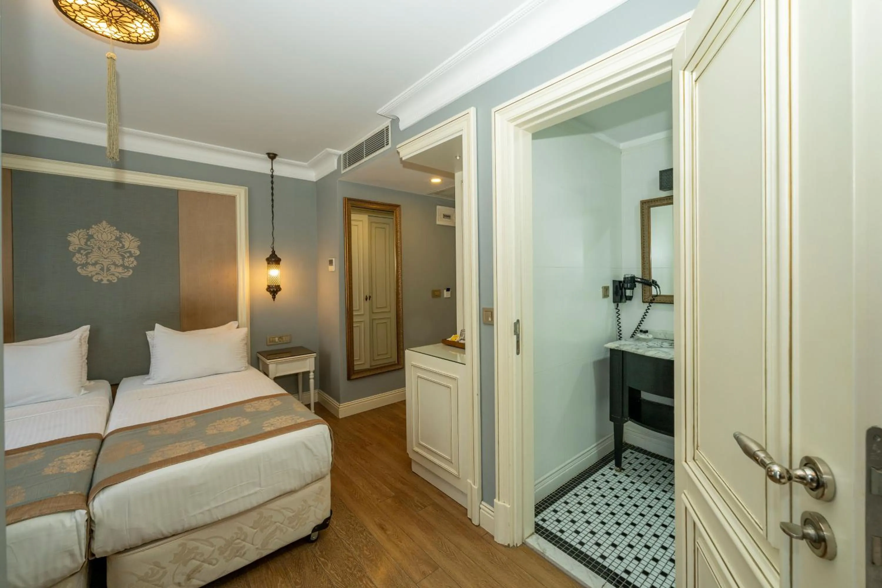 Photo of the whole room in Raymond Blue Hotel