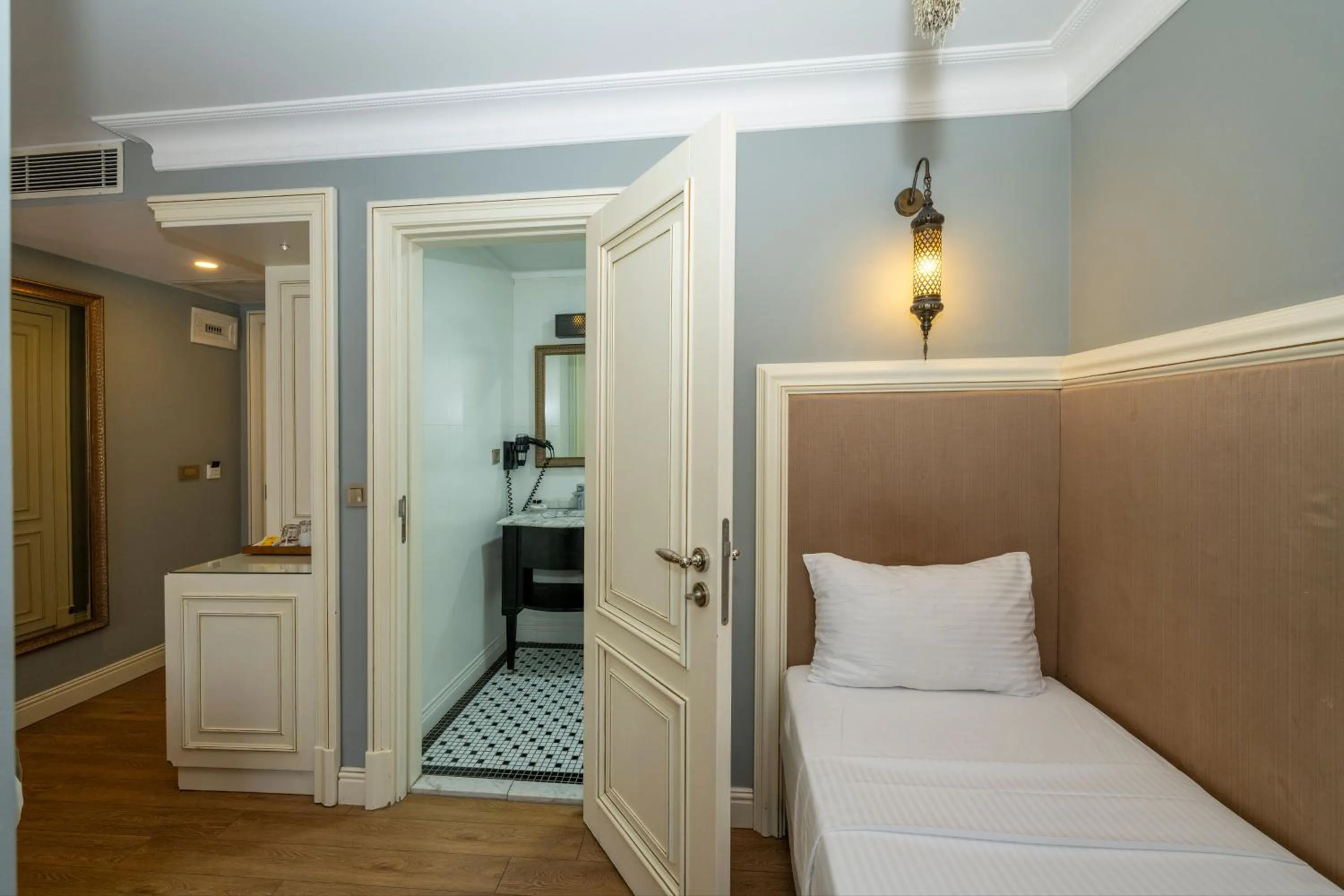 Bedroom in Raymond Blue Hotel