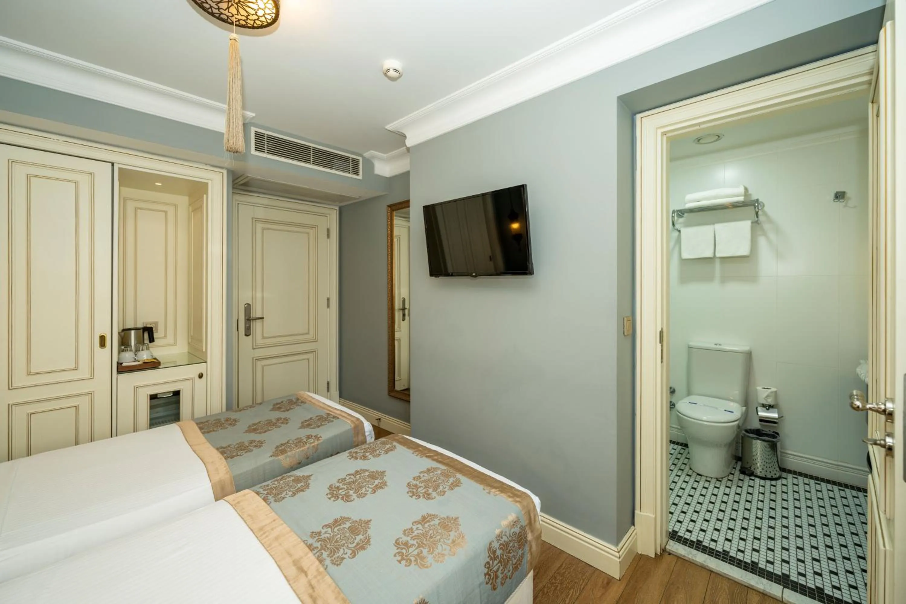 Photo of the whole room in Raymond Blue Hotel