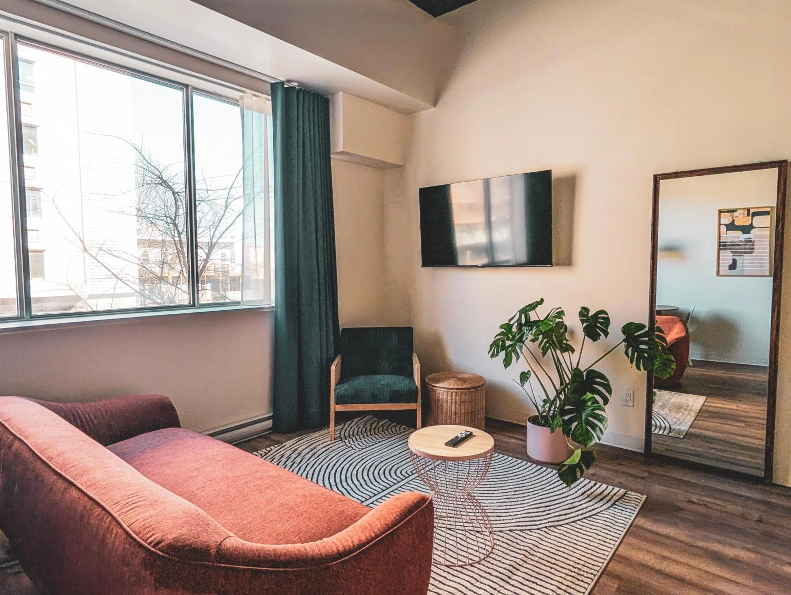 Communal lounge/ TV room in Terminus Hôtel