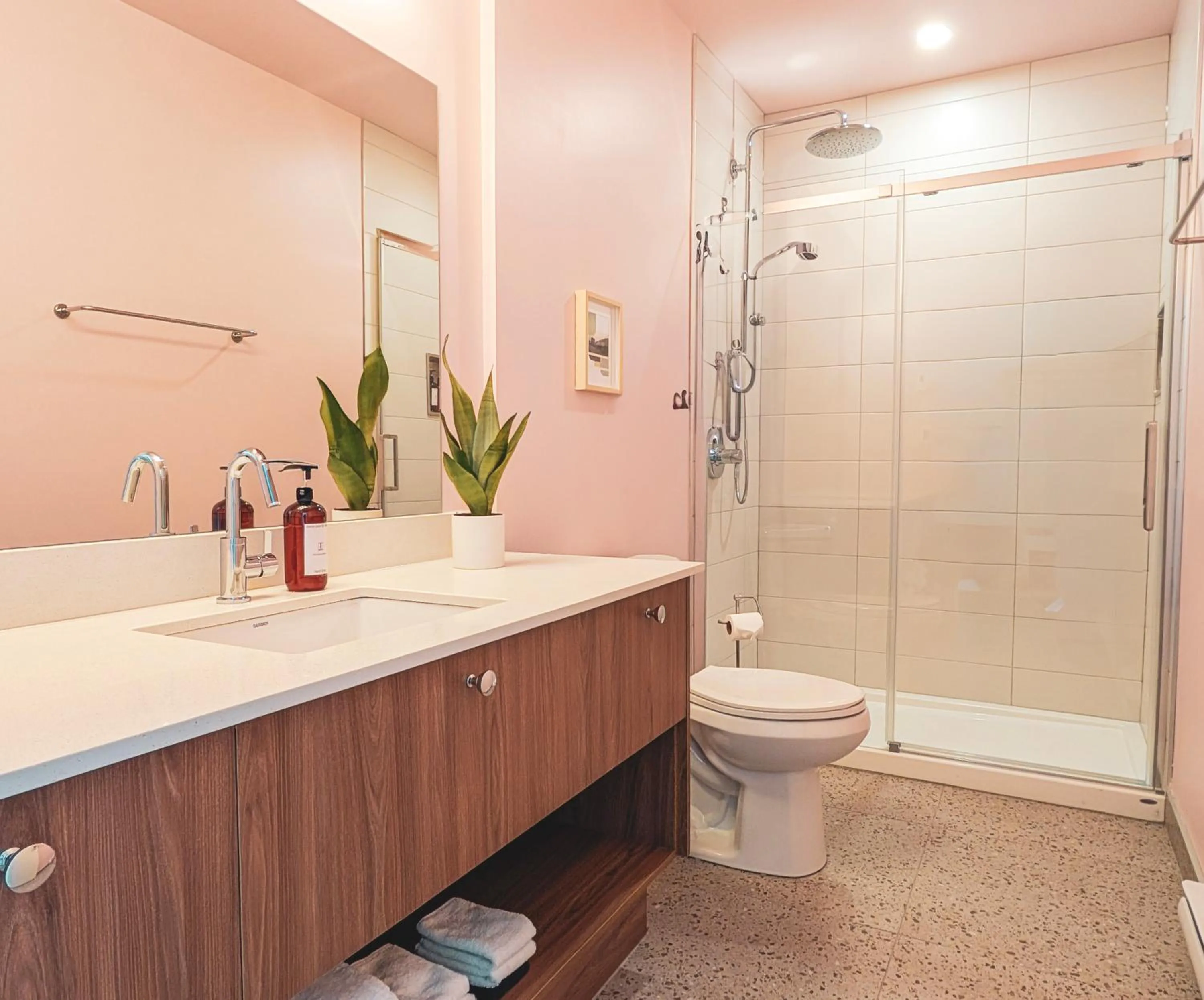 Shower in Terminus Hôtel