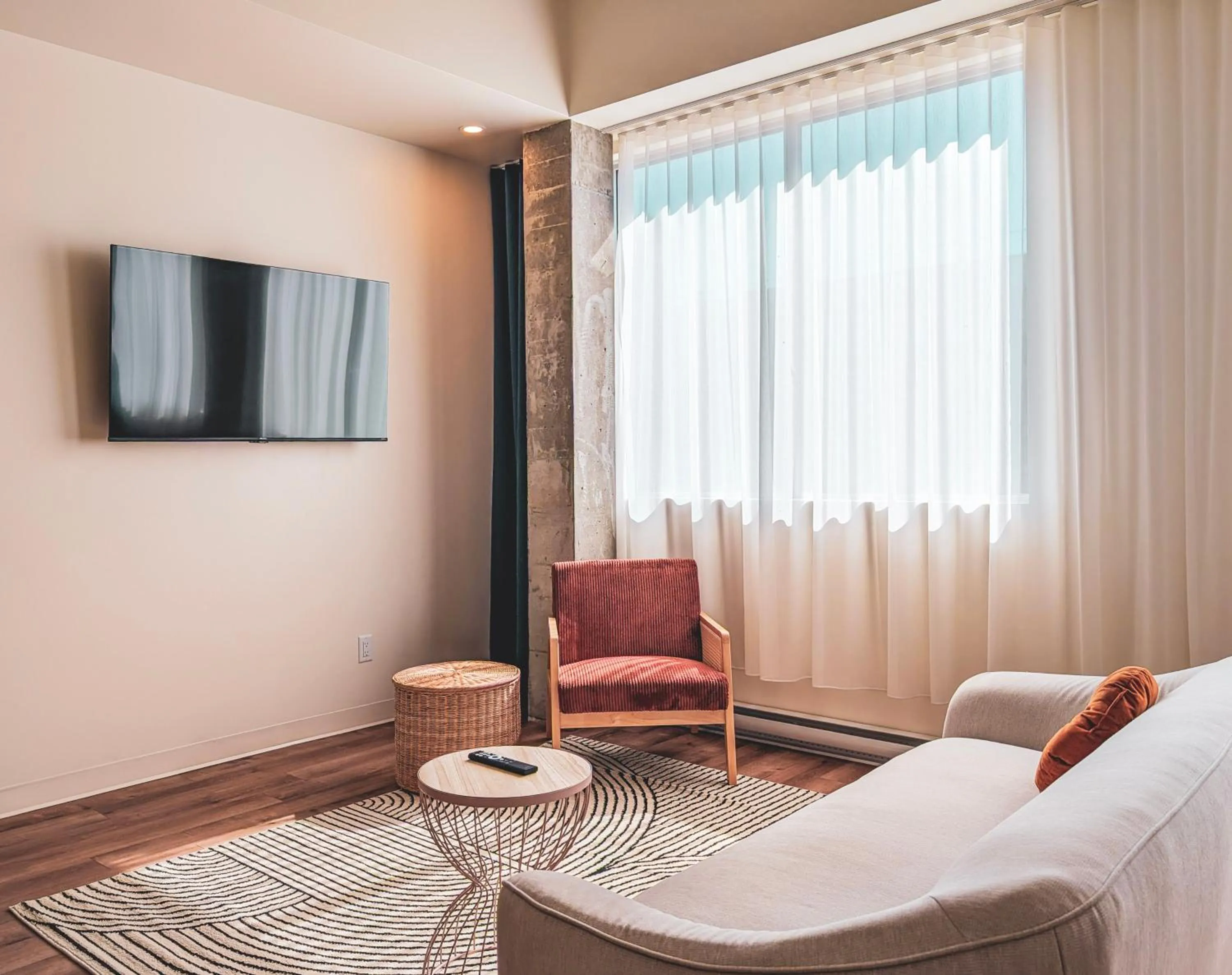 Communal lounge/ TV room in Terminus Hôtel