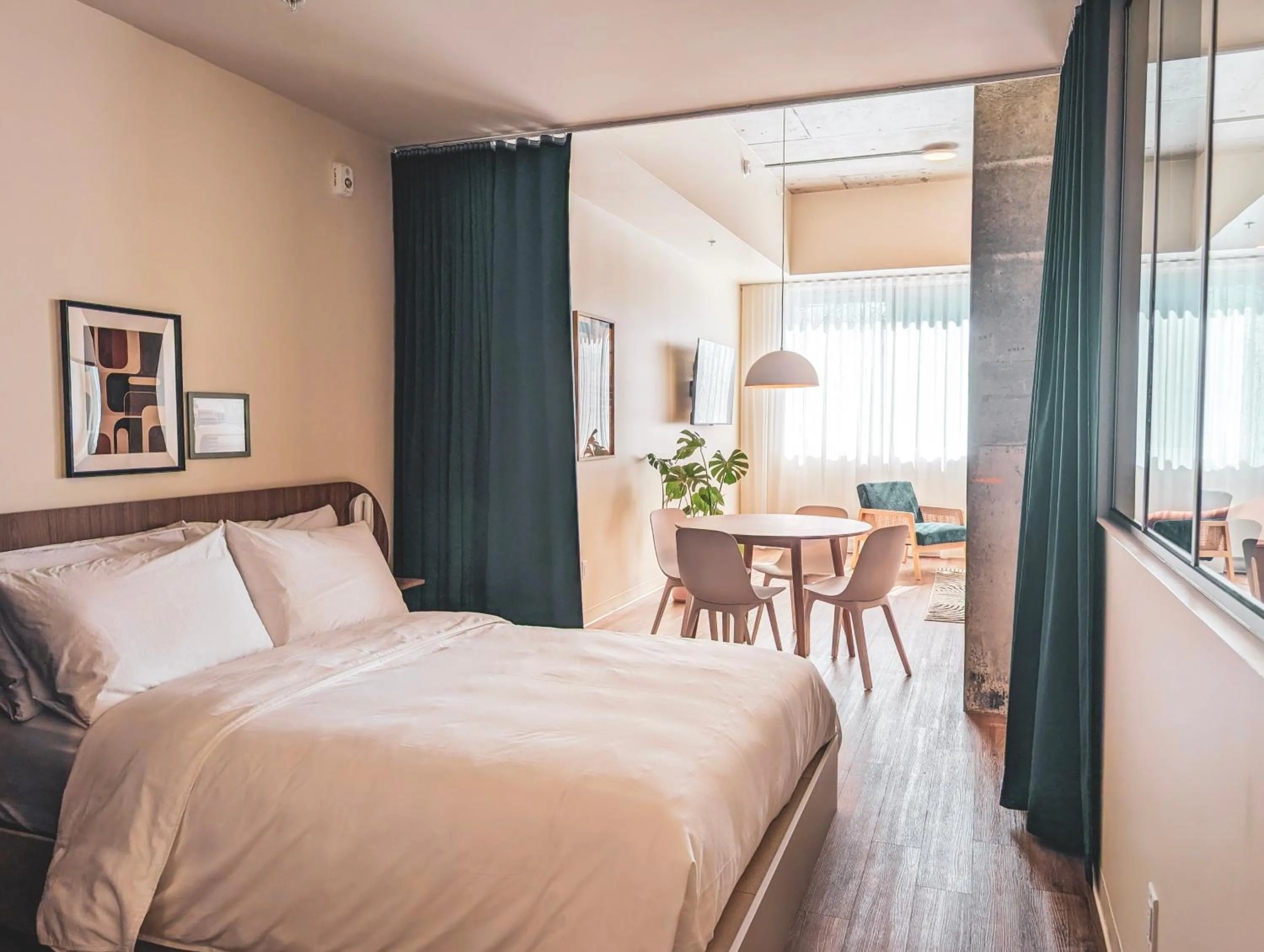 Bedroom, Bed in Terminus Hôtel