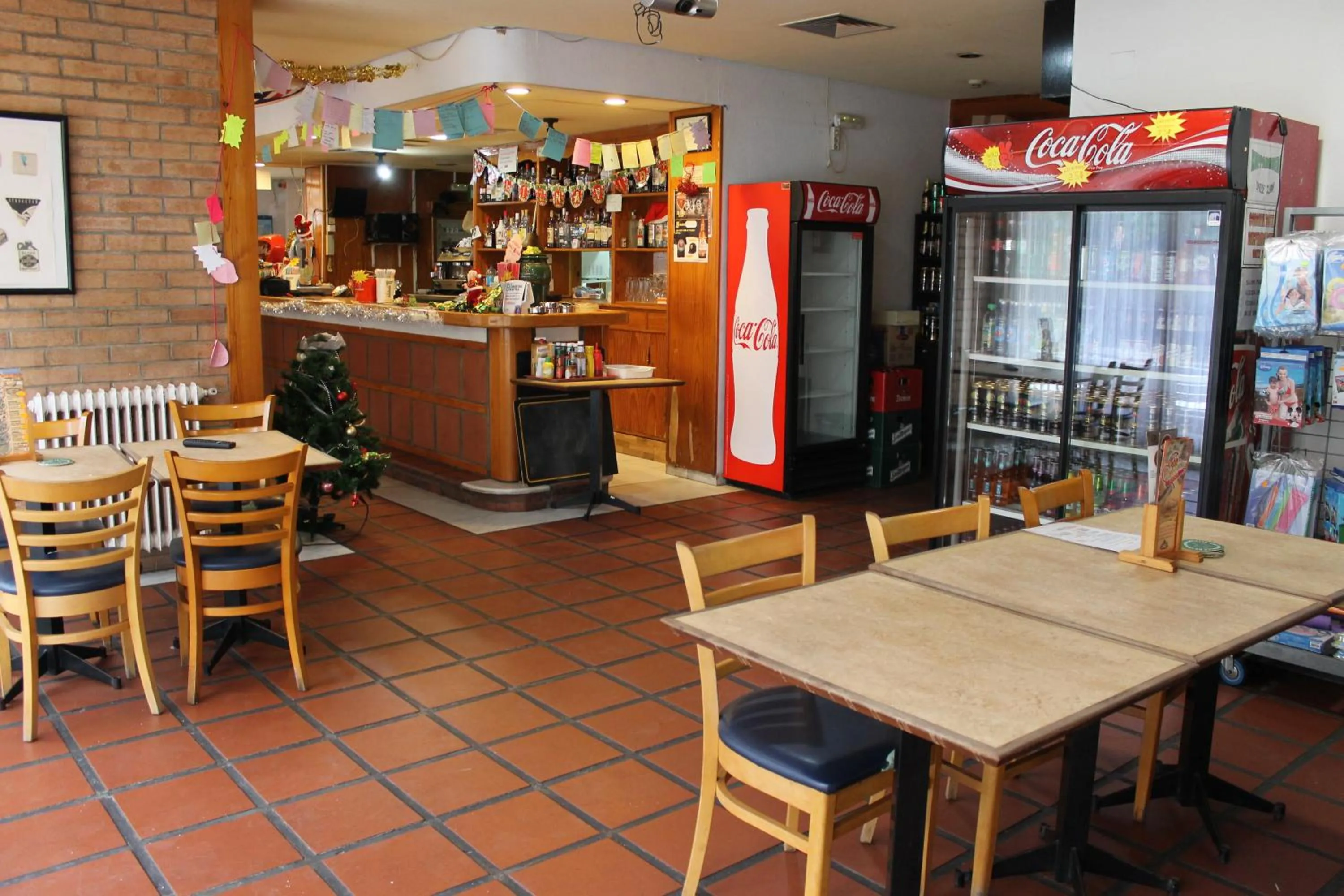 Restaurant/places to eat in Apartamentos Alpha