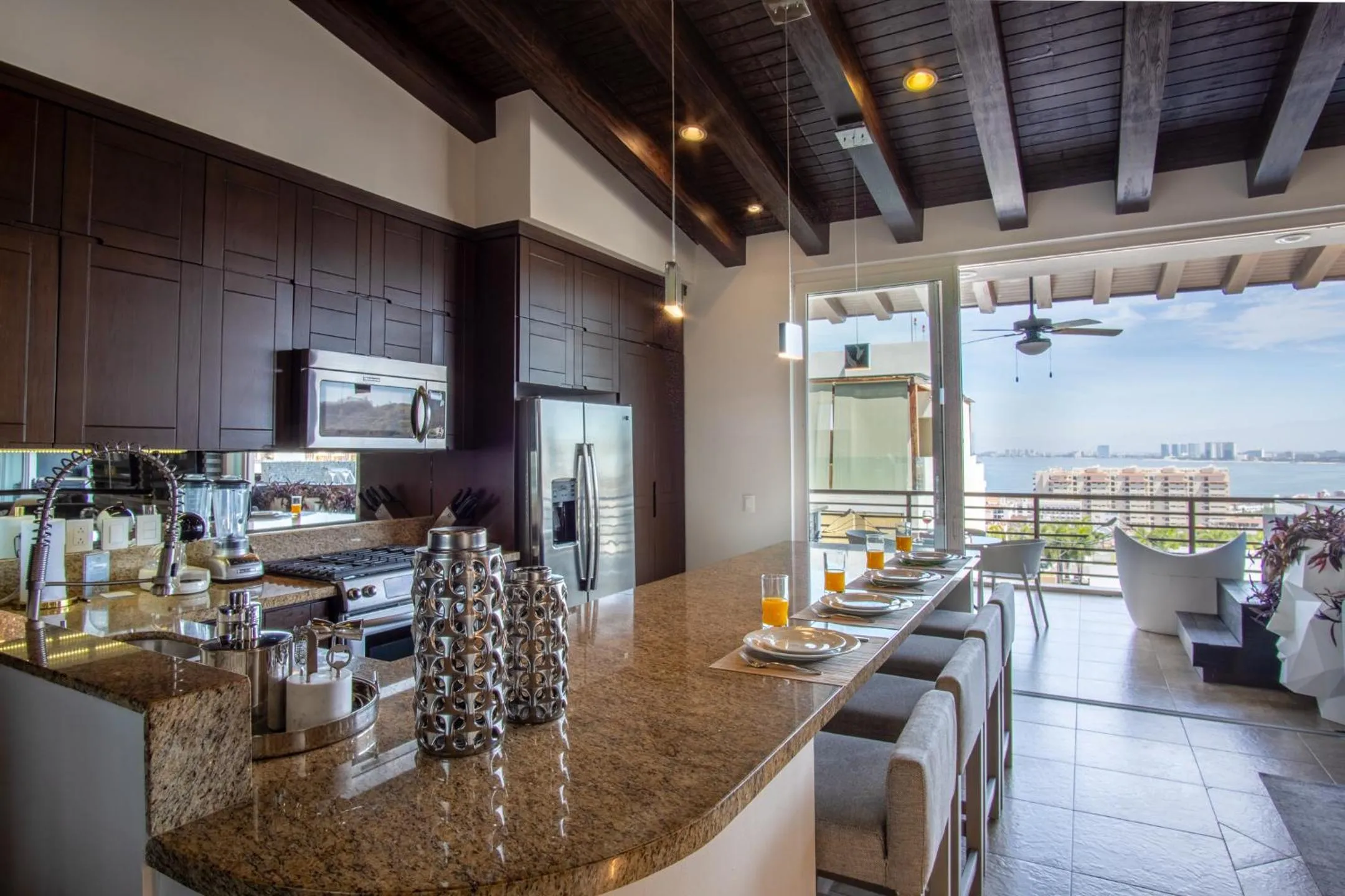 Kitchen or kitchenette in Pinnacle Resorts 180