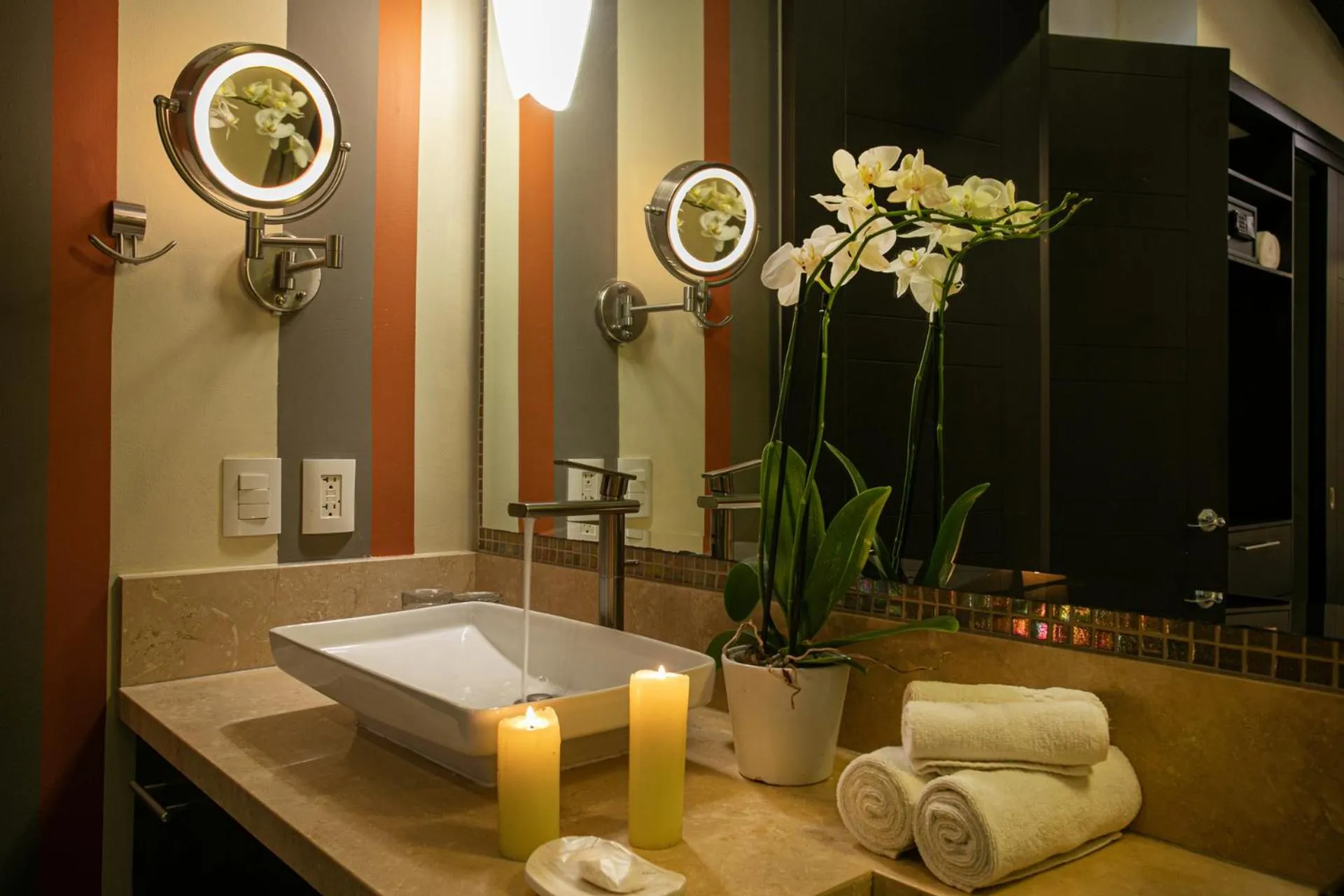 Bathroom in Pinnacle Resorts 180