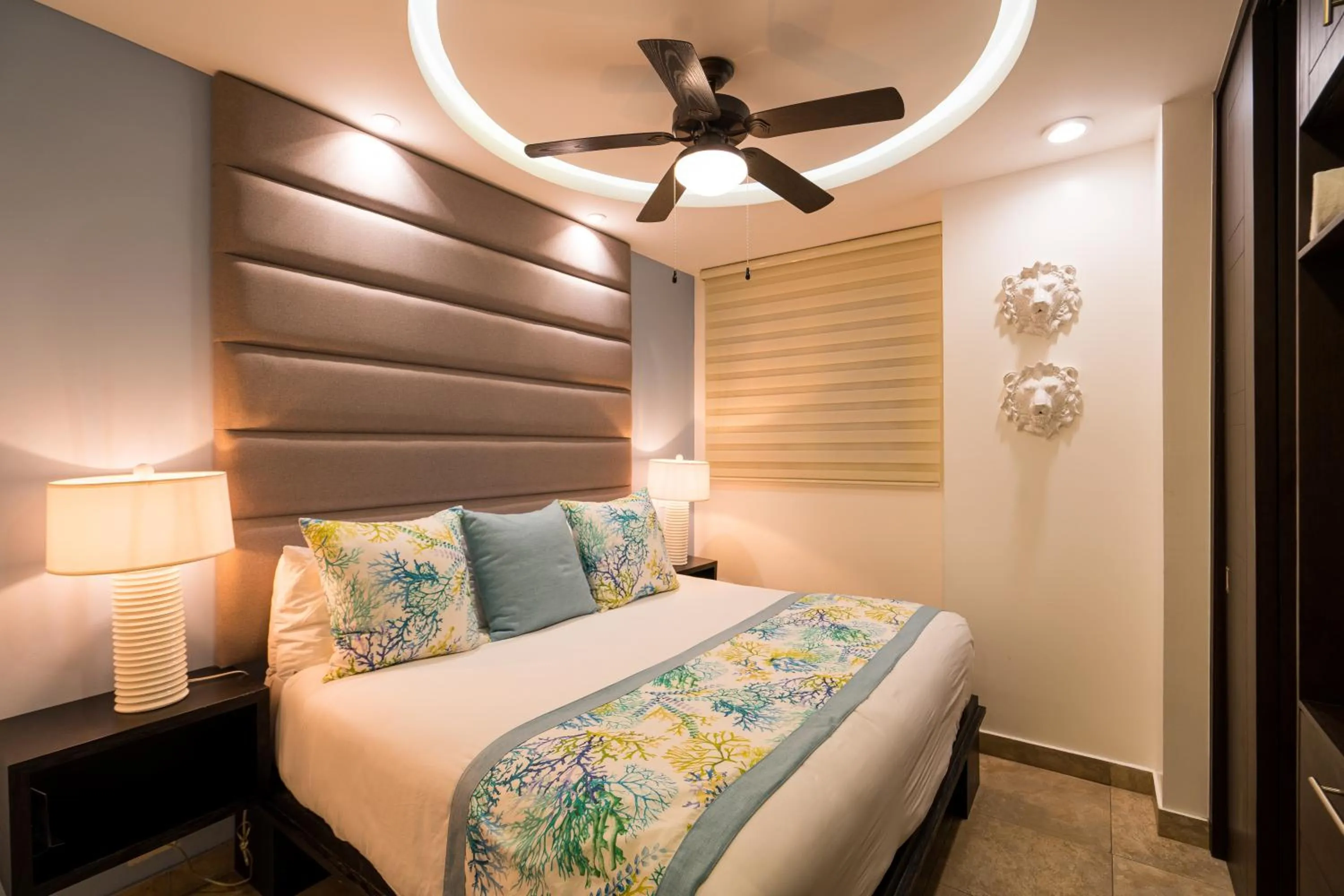 Bedroom, Bed in Pinnacle Resorts 180