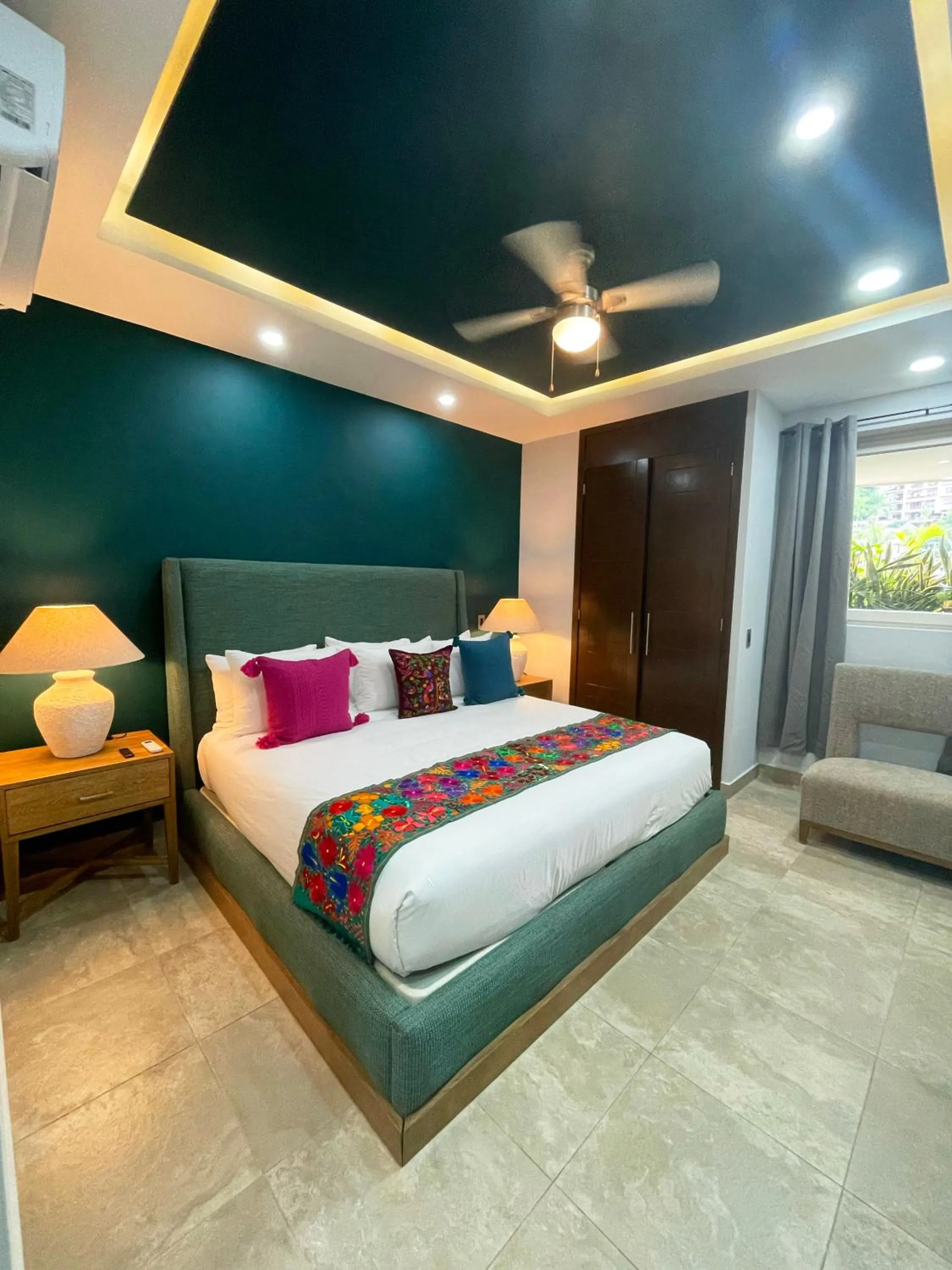 Bedroom, Bed in Pinnacle Resorts 180