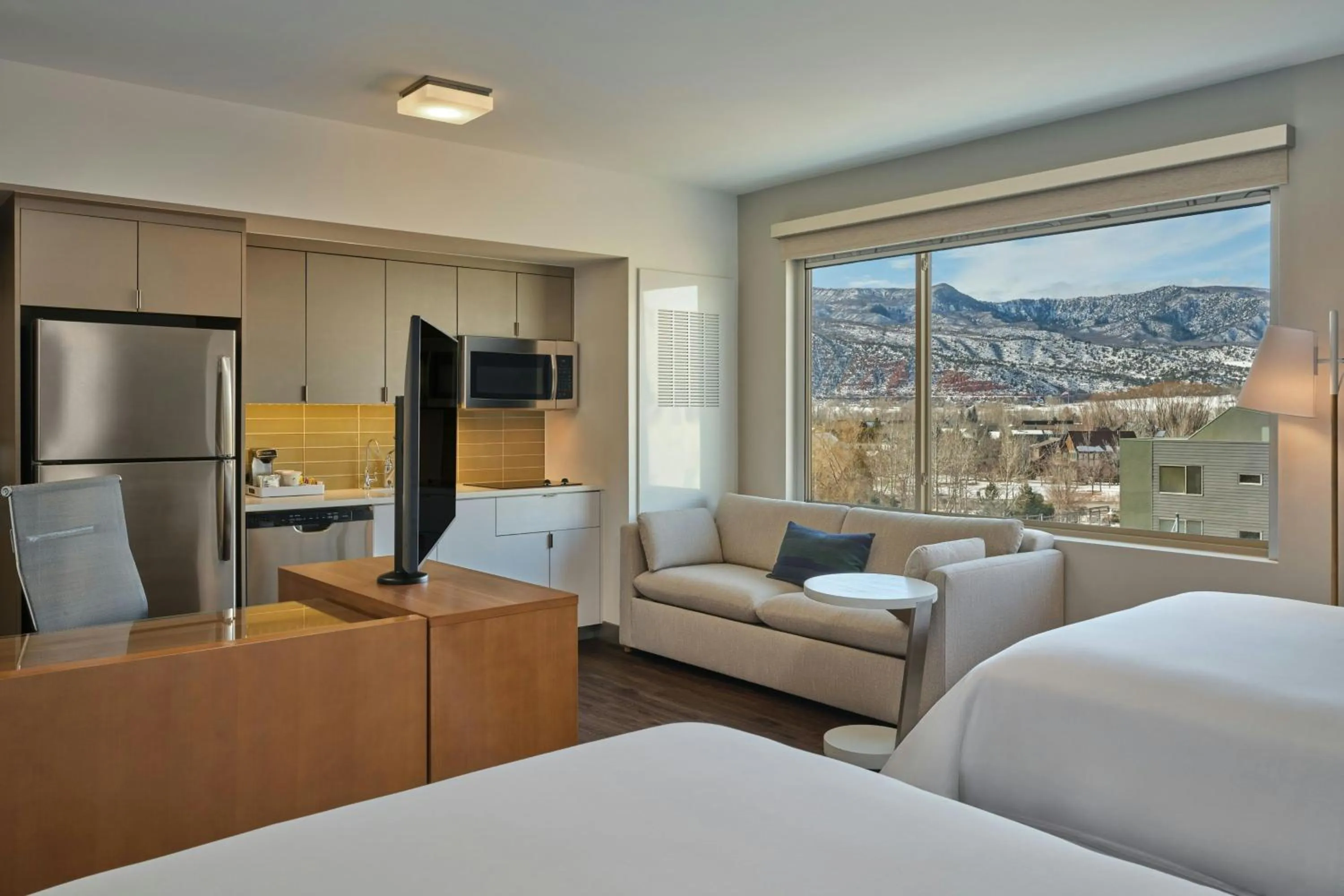 Photo of the whole room, Bed in Element Basalt - Aspen