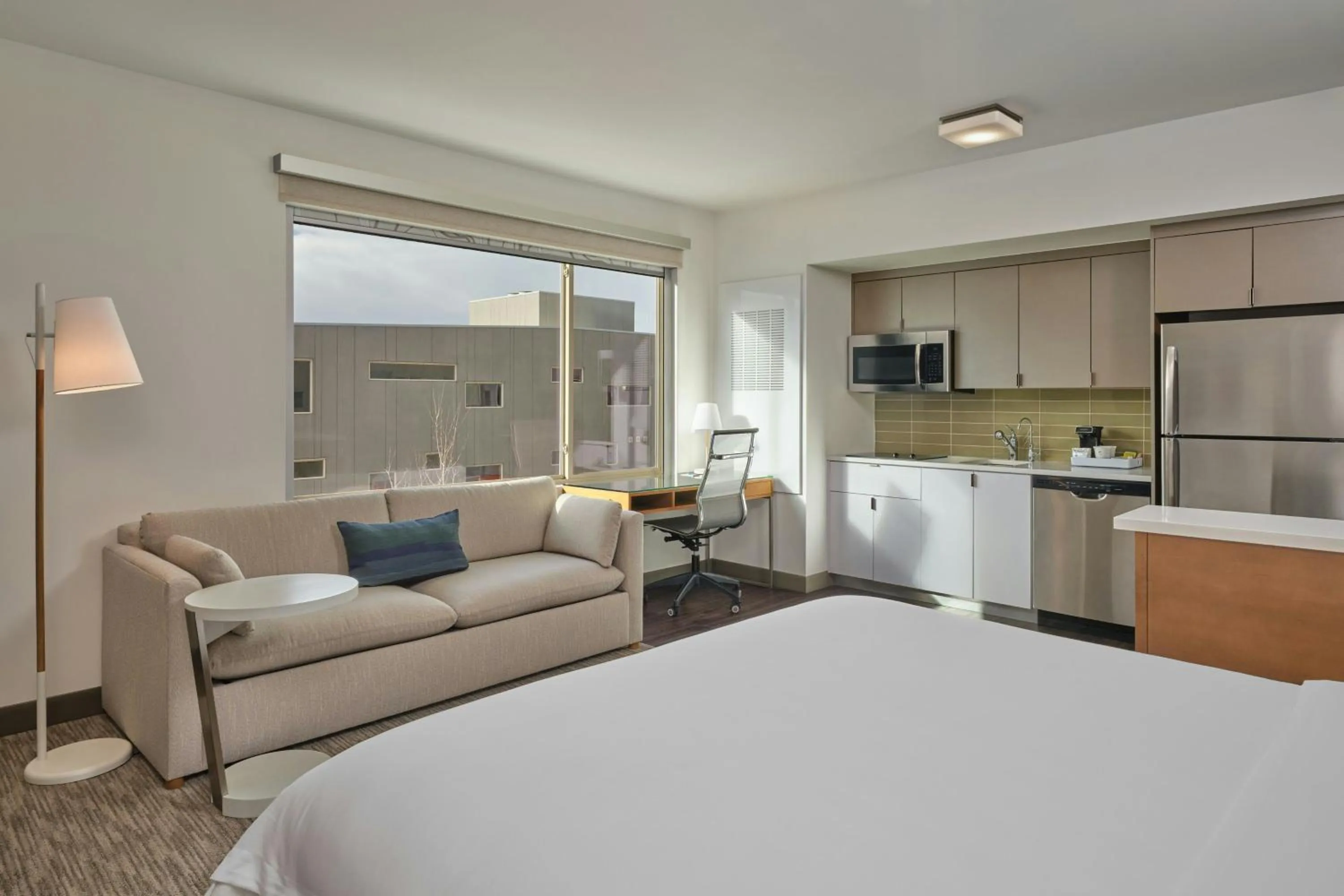 Photo of the whole room, Bed in Element Basalt - Aspen