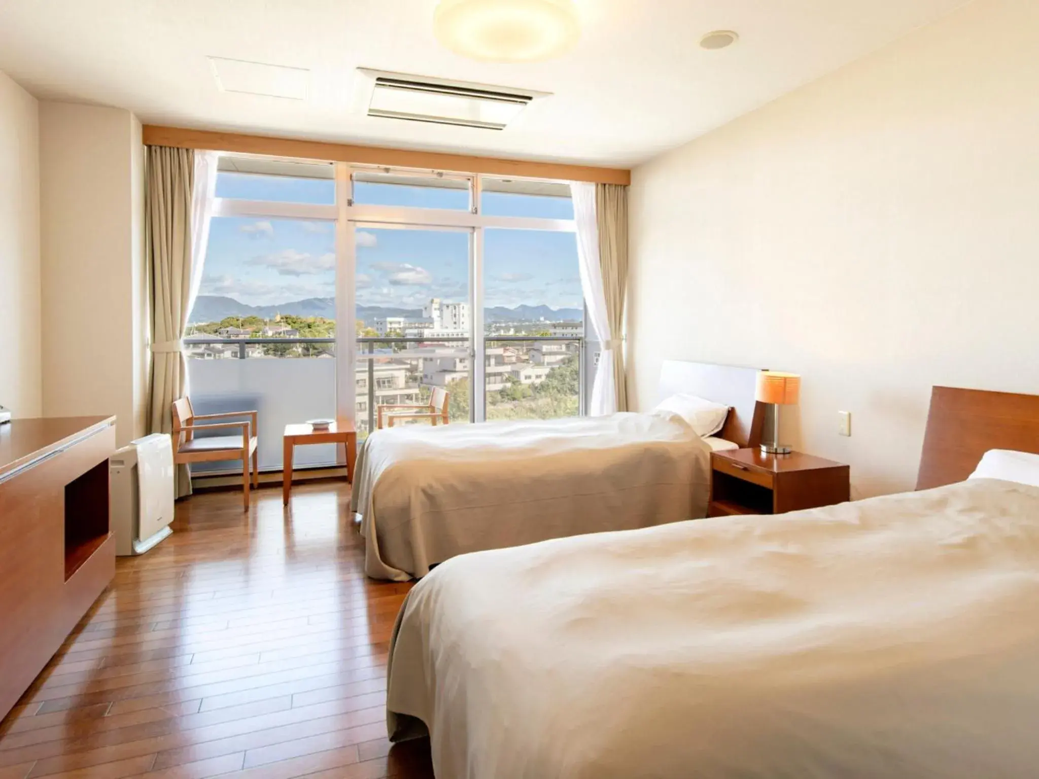 Twin Room with Extra Bed and Shared Bathroom in Kurhouse Shirahama Twin Room with Extra Bed and Shared Bathroom in Kurhouse Shirahama