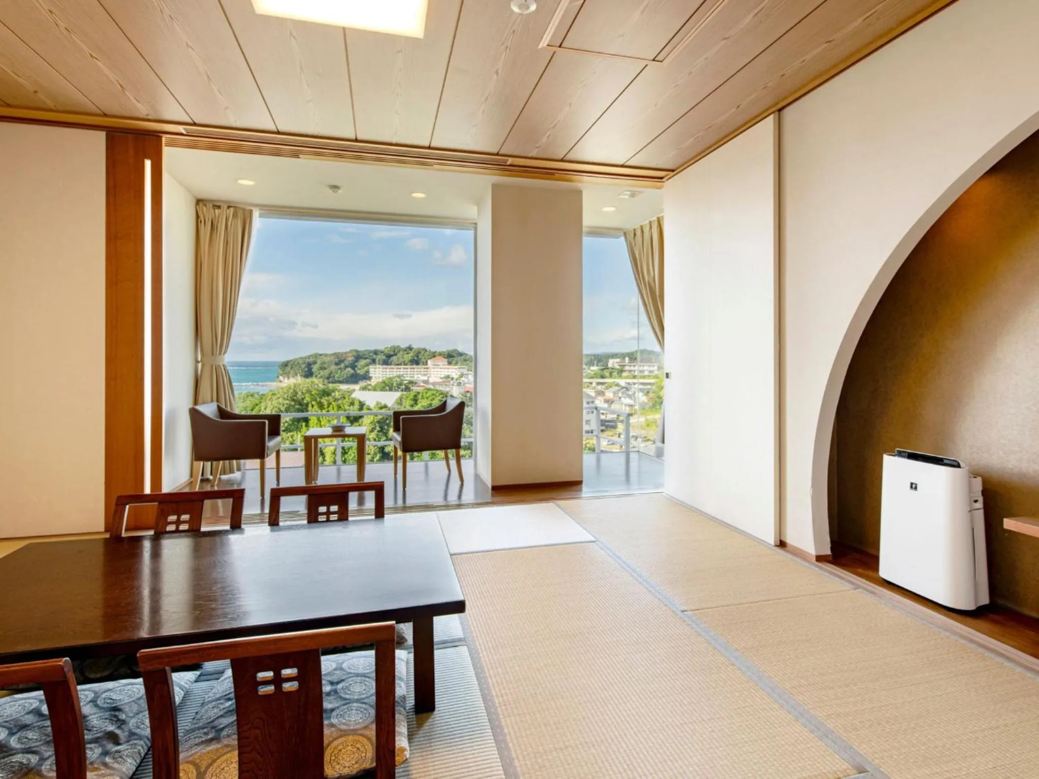 Photo of the whole room in Kurhouse Shirahama