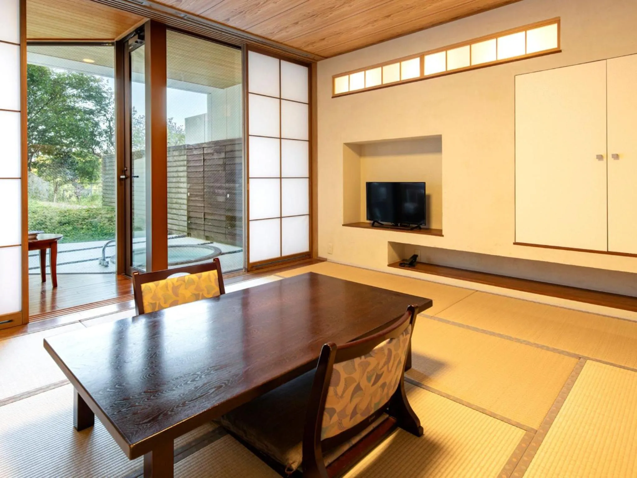 Photo of the whole room in Kurhouse Shirahama