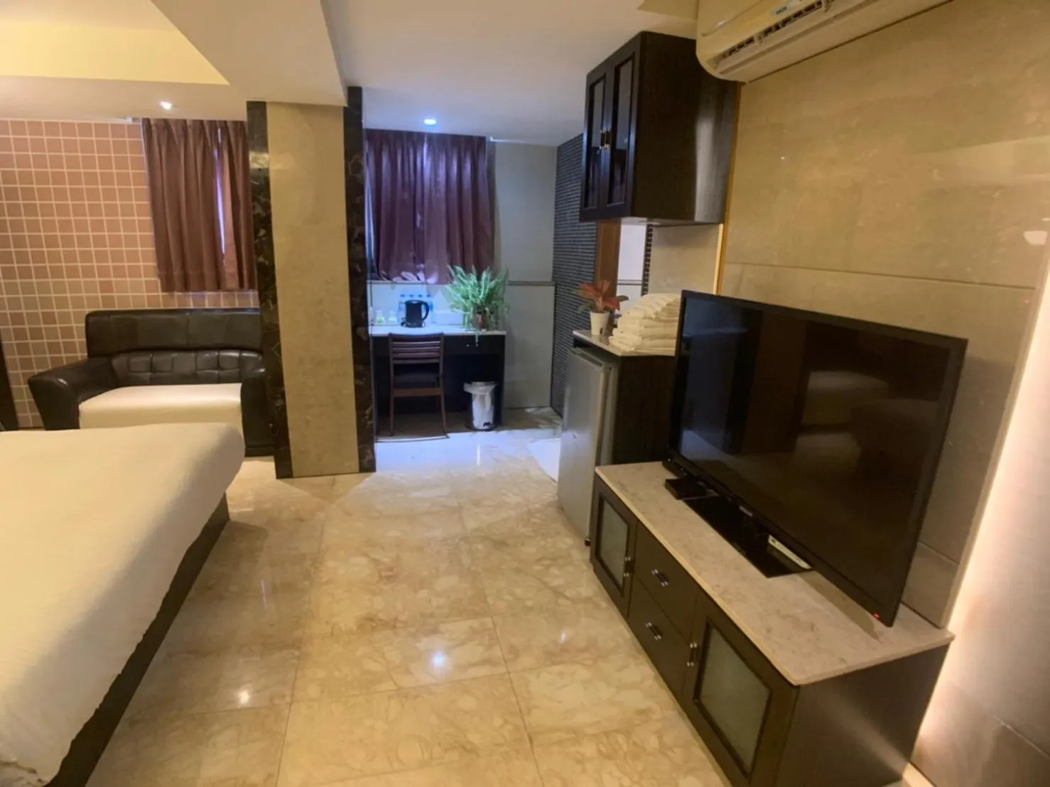 TV and multimedia, Bed in Michelle hotel