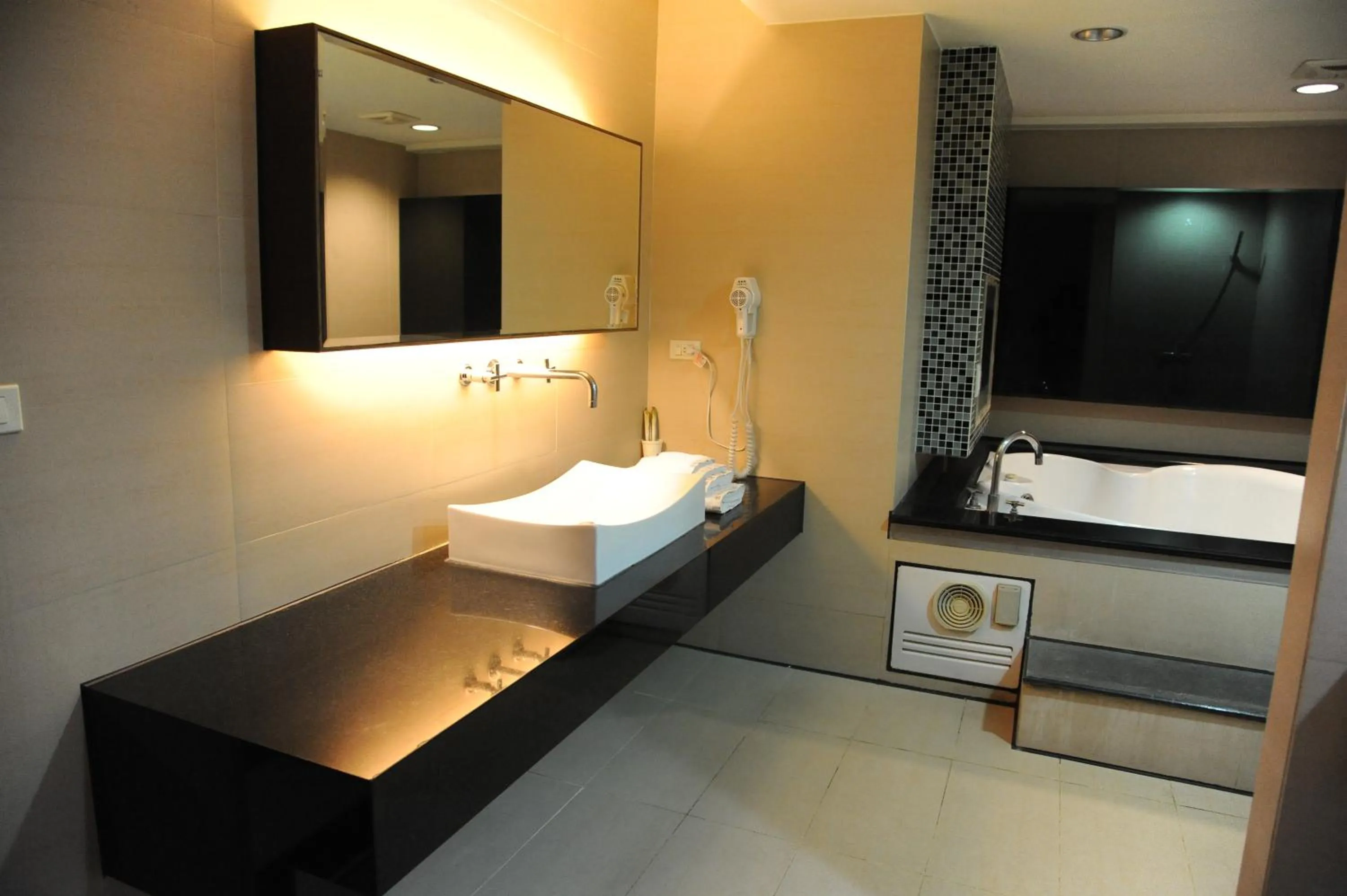 Bathroom, Bed in Michelle hotel