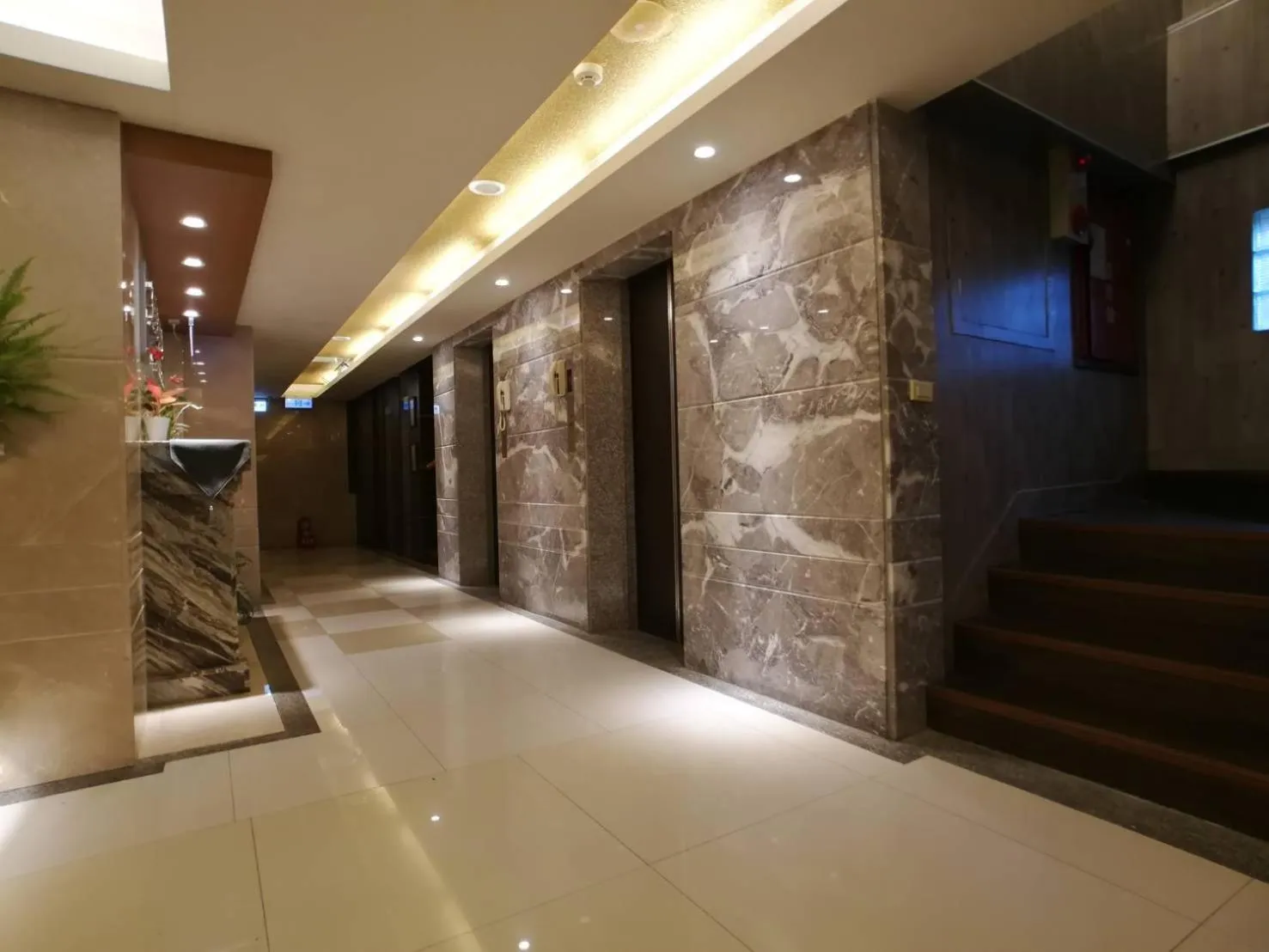 Lobby or reception in Michelle hotel