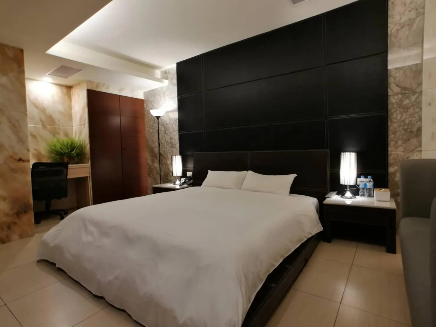 Bedroom, Bed in Michelle hotel