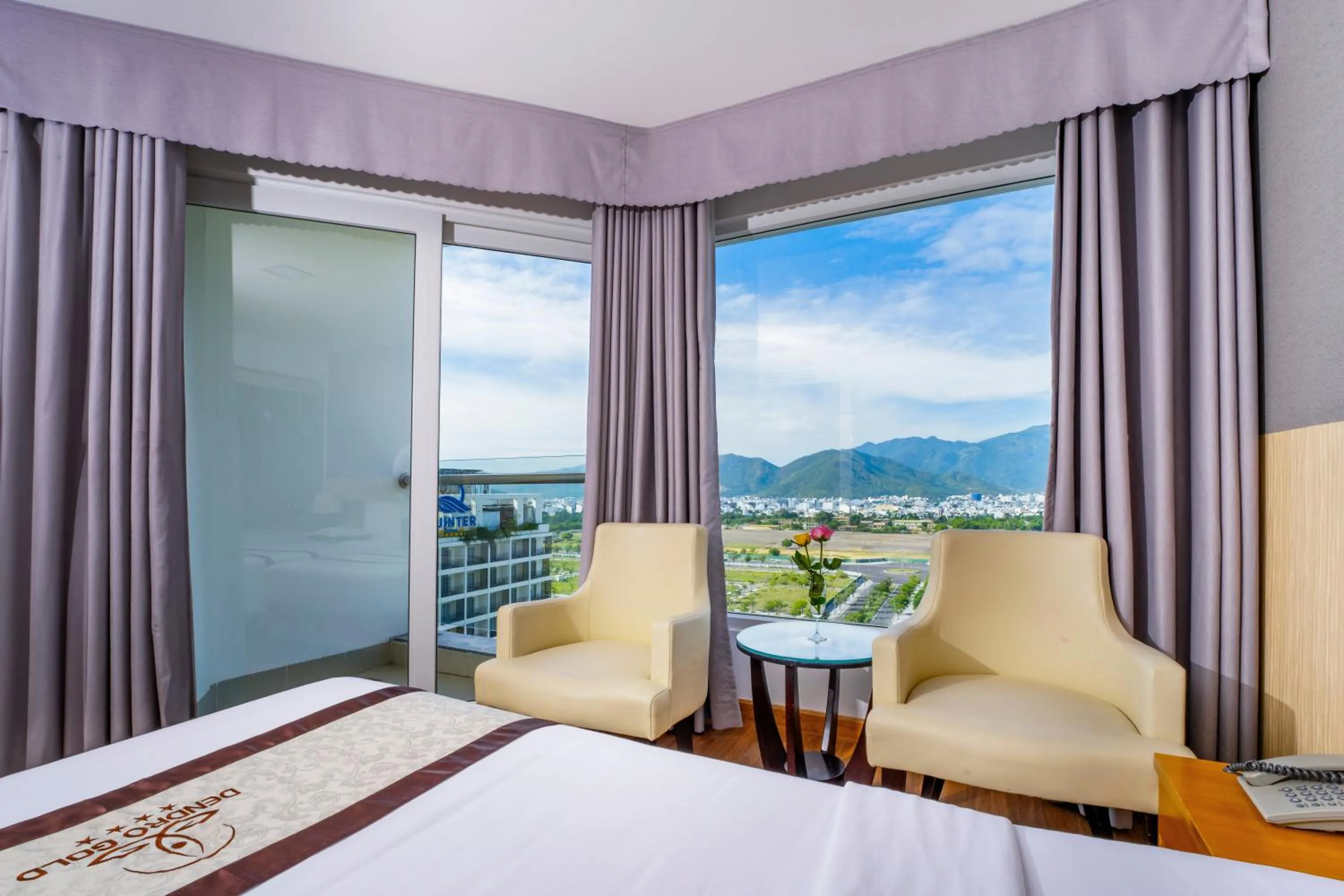 City view, Bed in Dendro Gold Hotel