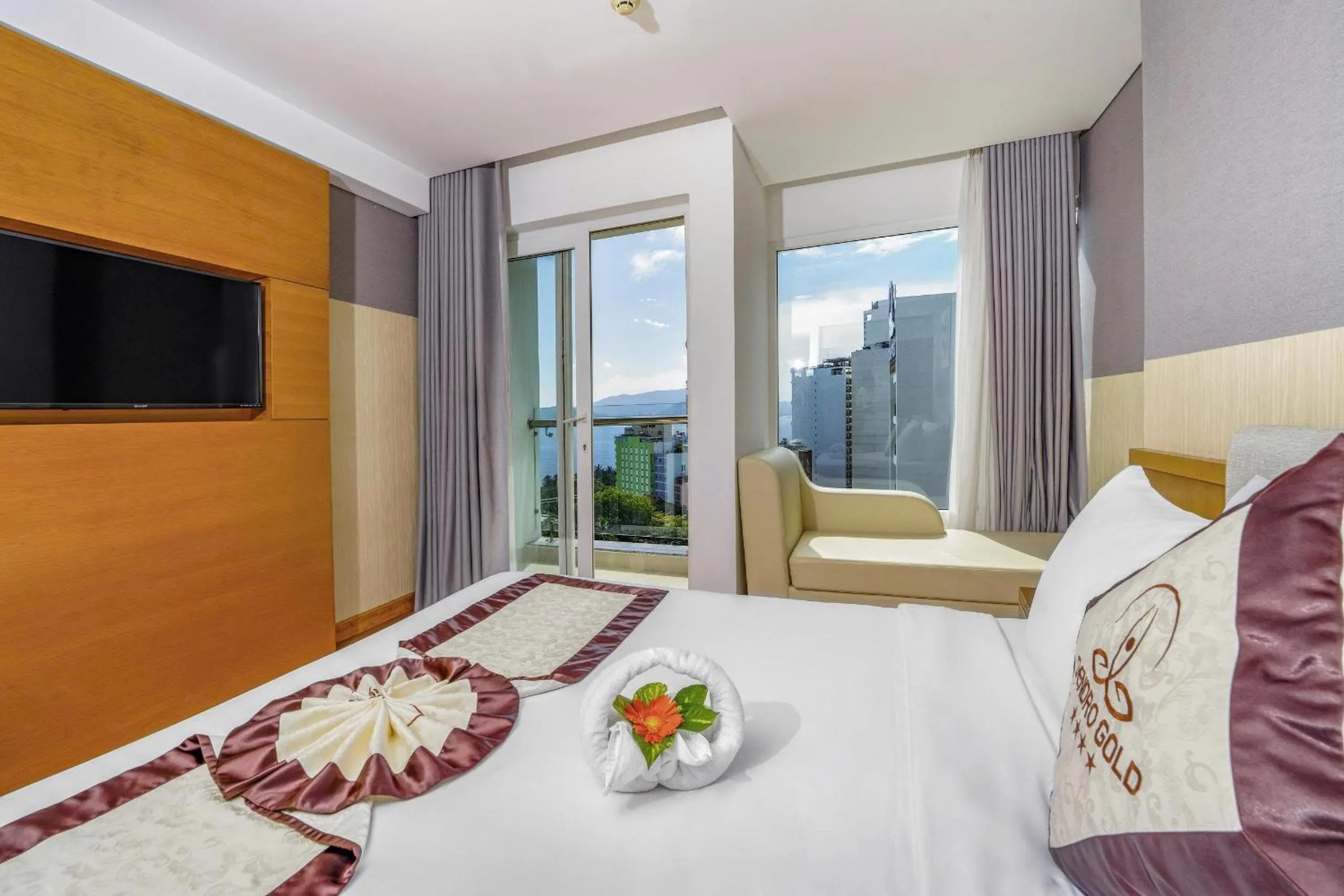 Bed in Dendro Gold Hotel