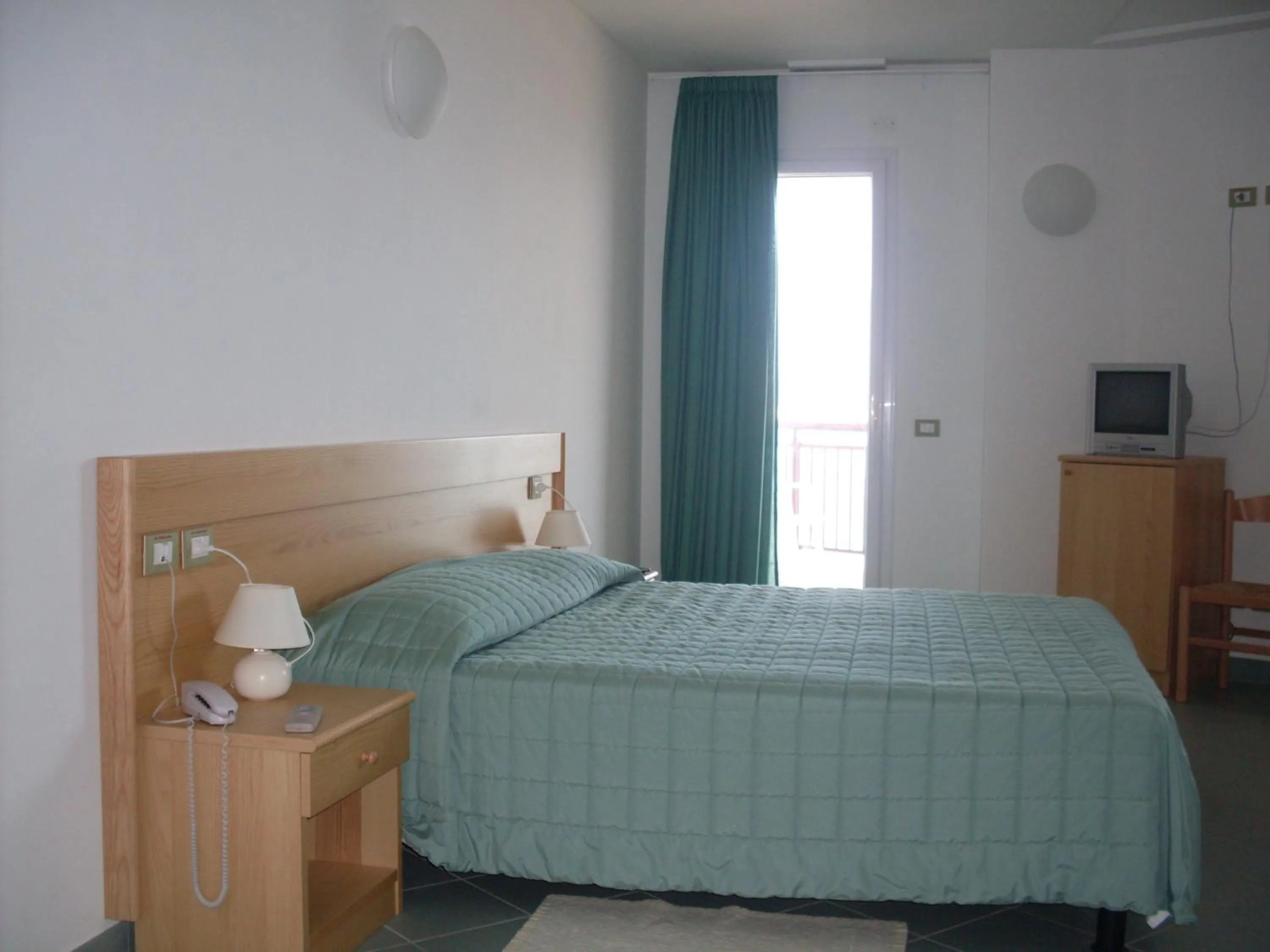 TV and multimedia, Bed in Hotel Soleado