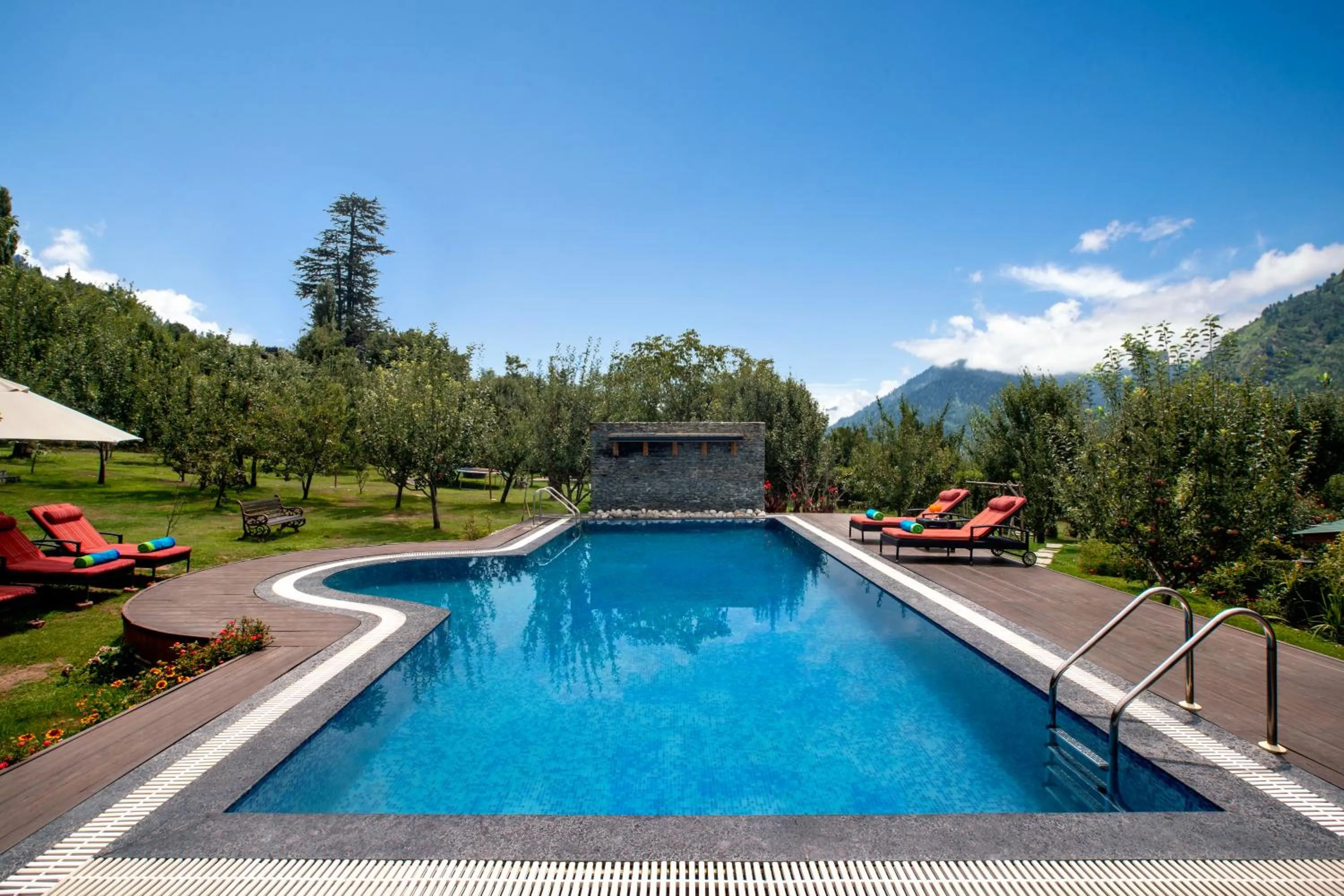 Swimming pool in Larisa Resort Manali
