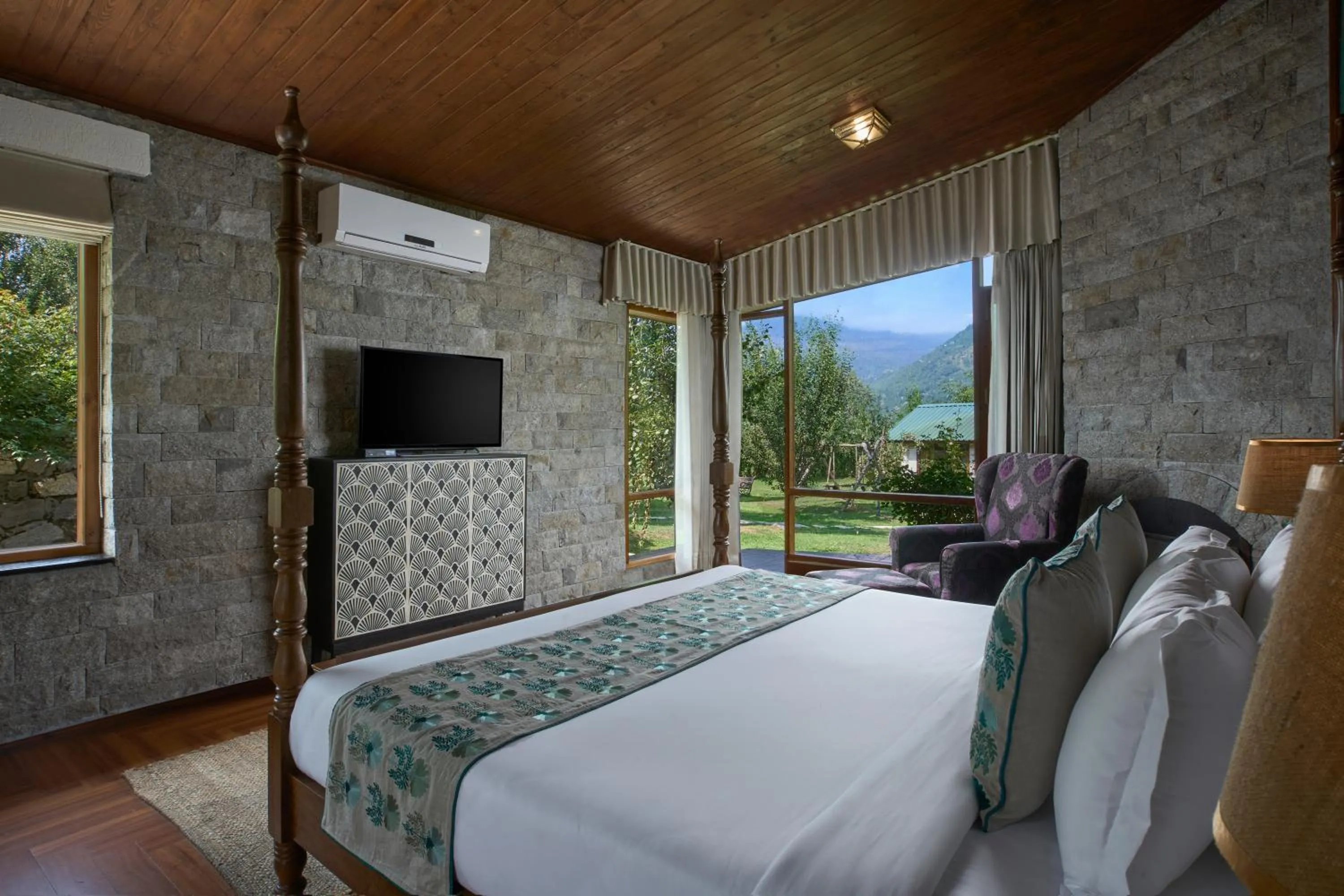 Garden, Bed in Larisa Resort Manali