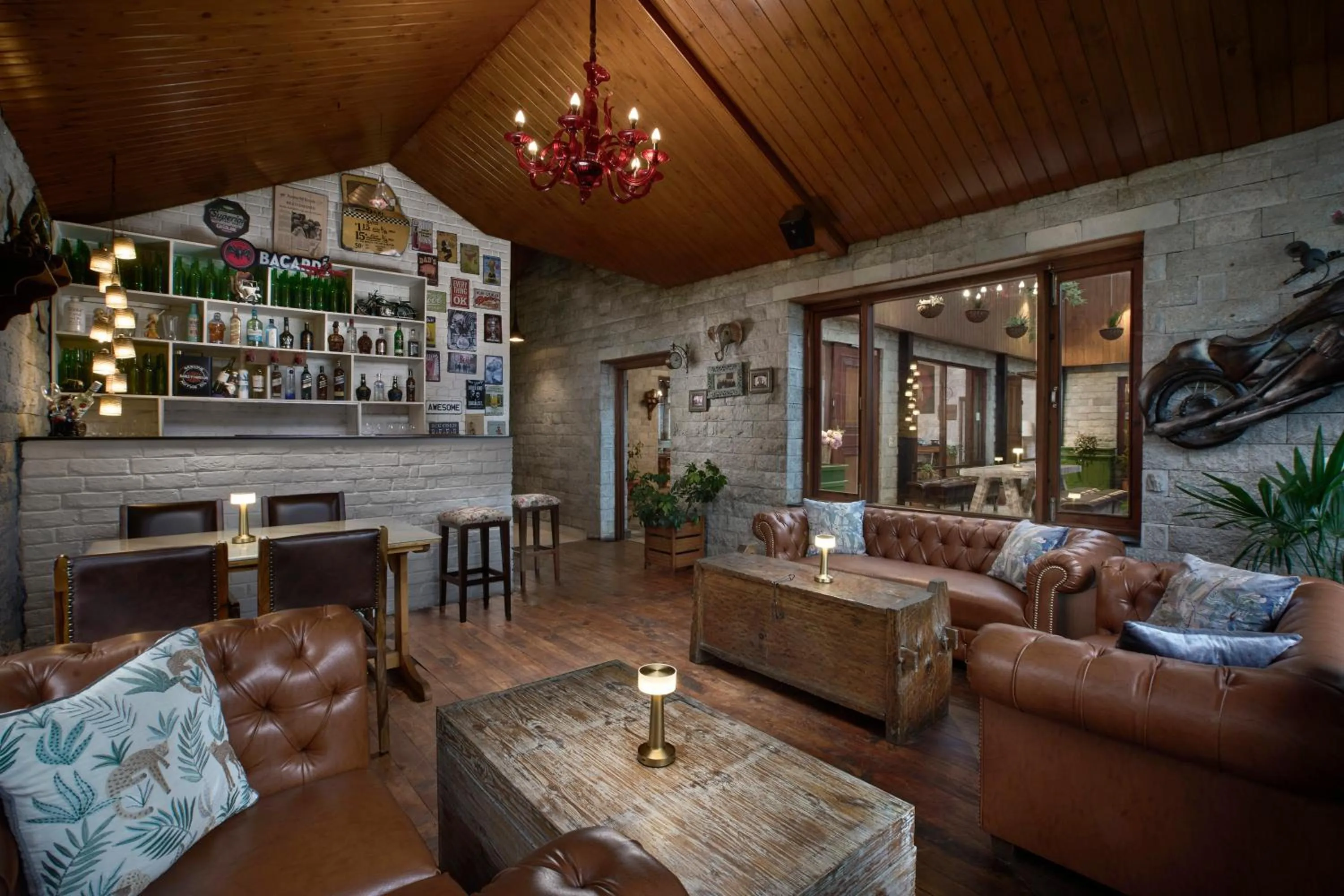 Lounge or bar in Larisa Resort Manali