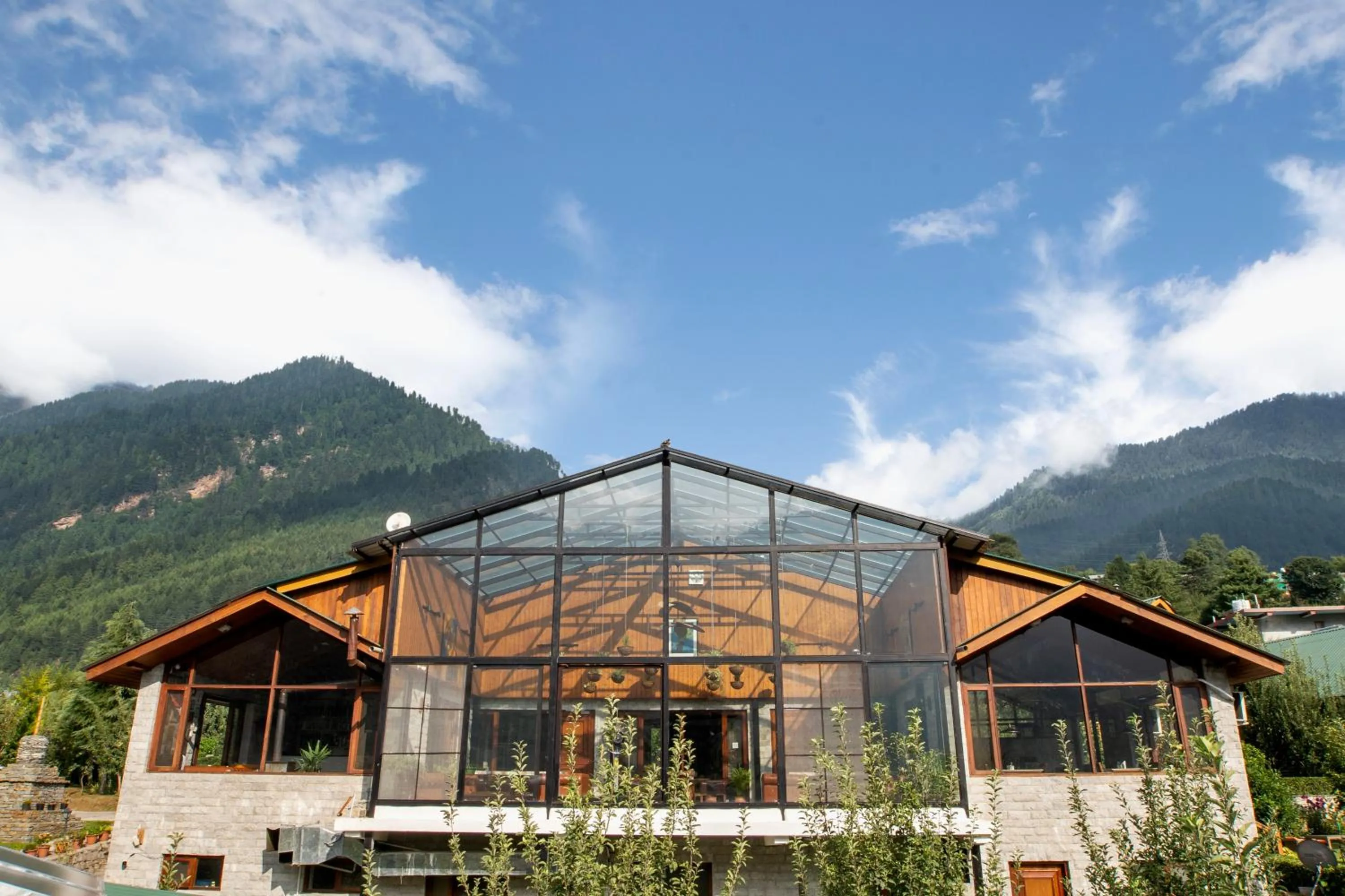 Property building in Larisa Resort Manali