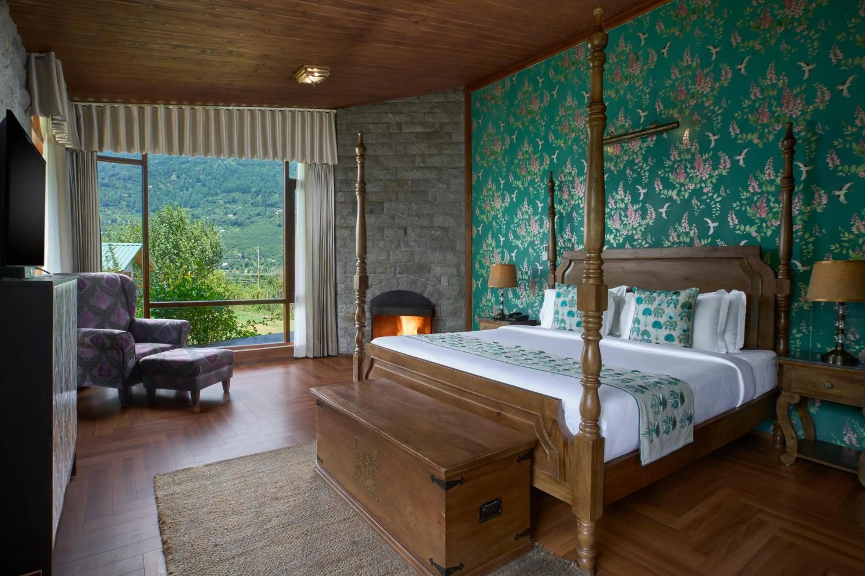 Bedroom, Bed in Larisa Resort Manali