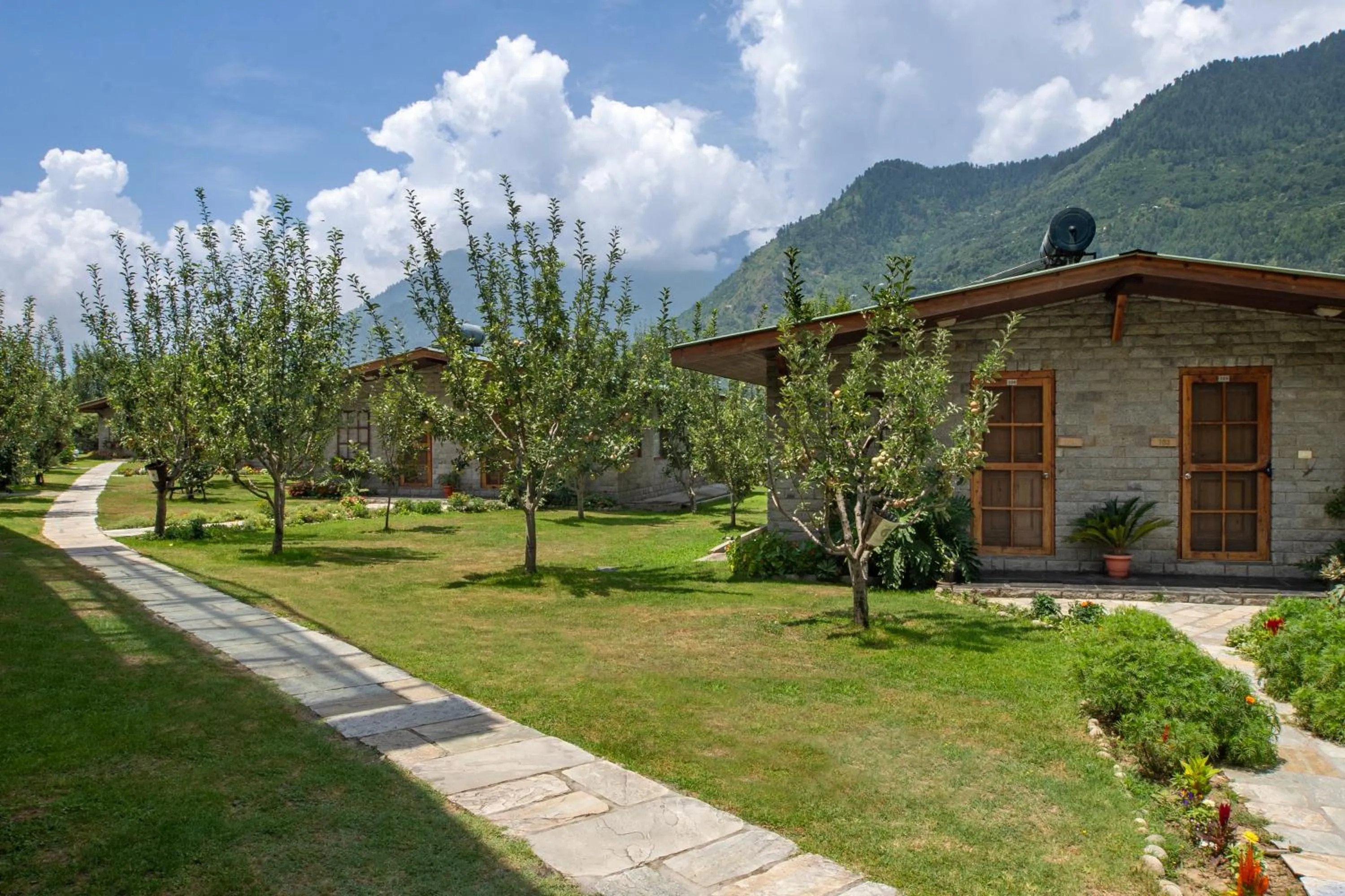 Garden in Larisa Resort Manali