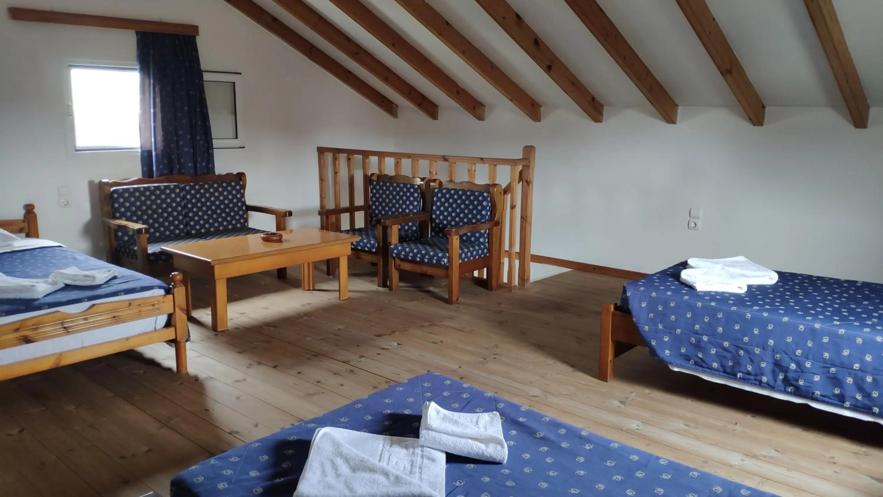 Living room, Bed in Tondoris Apartments