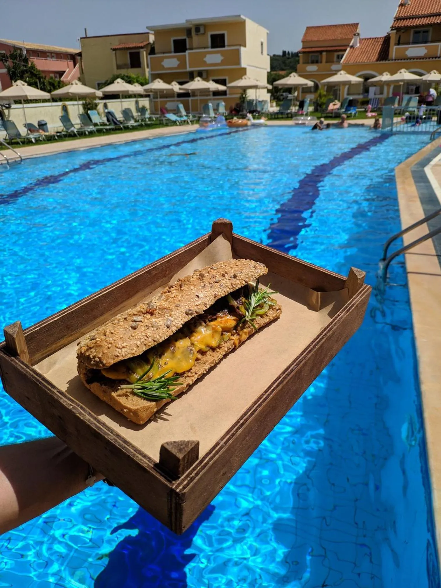 Food and drinks in Tondoris Apartments