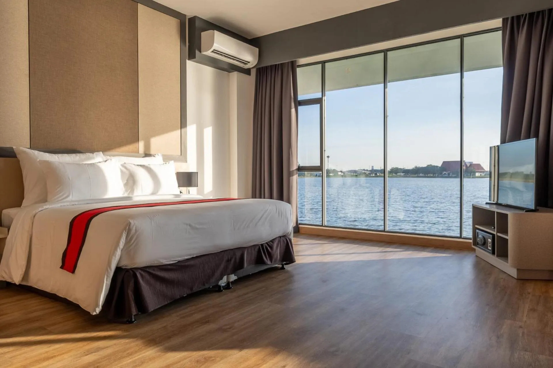 View (from property/room), Bed in Pan Ville Resort