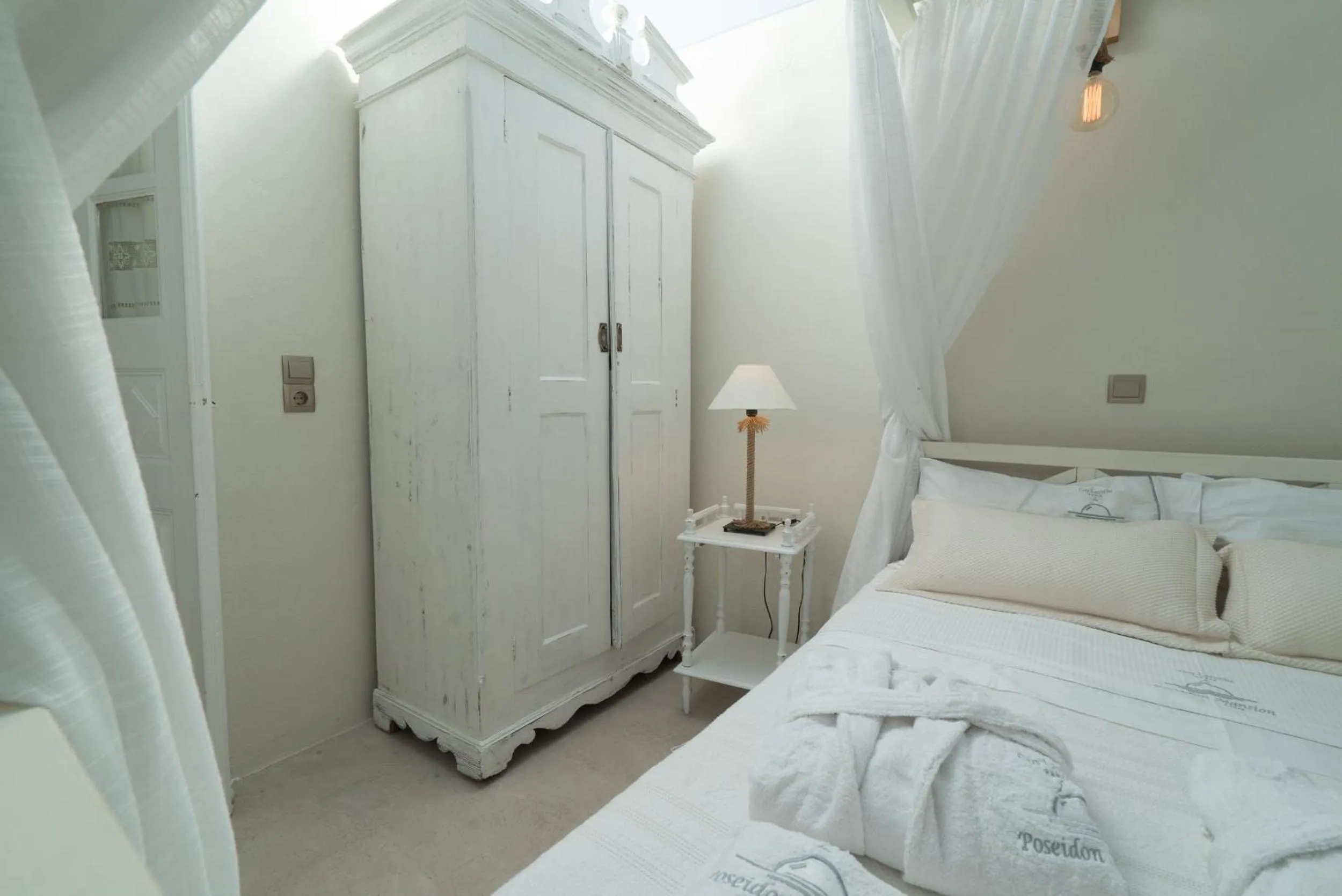 Bed in Poseidon Mansion Sunset