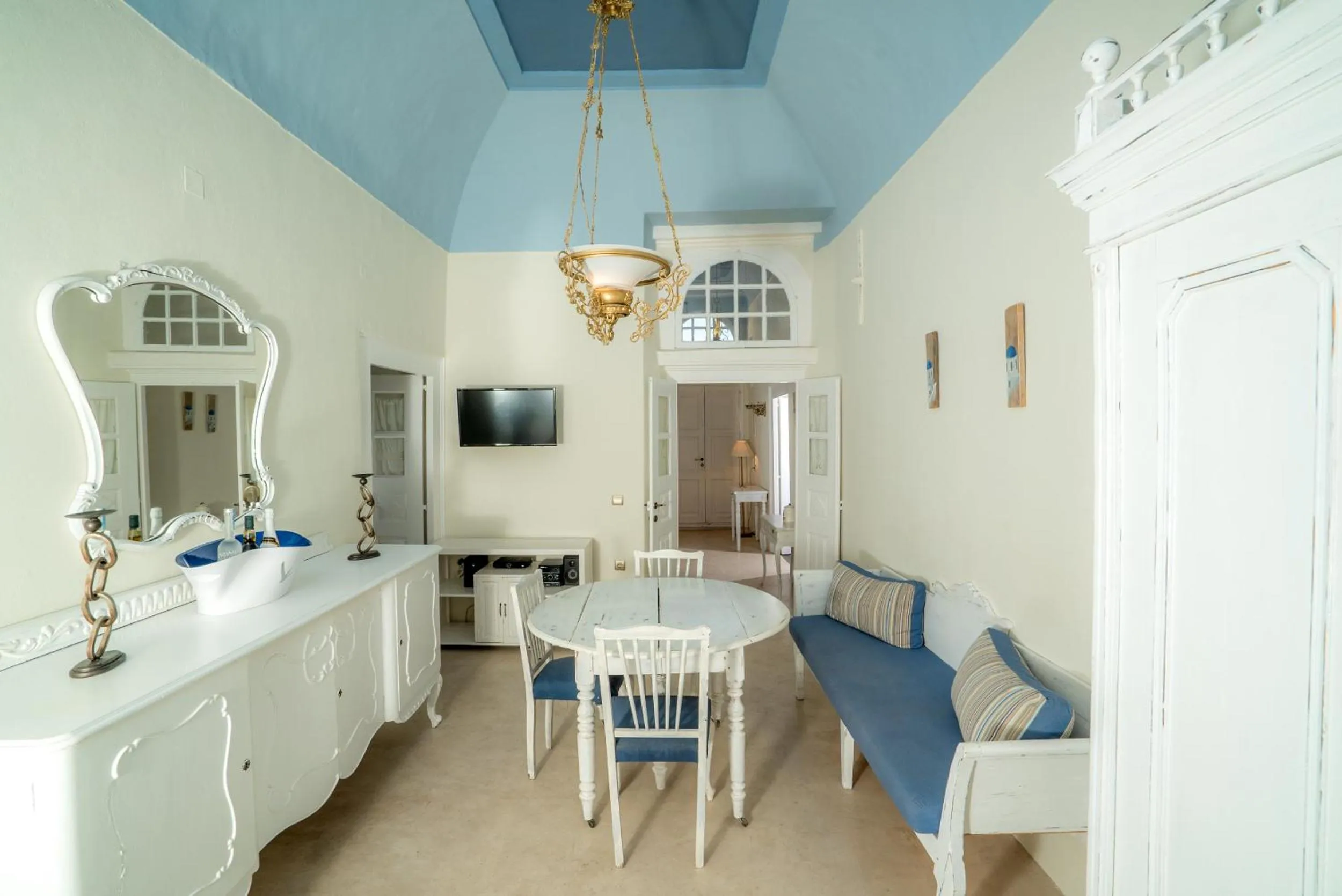 Dining area in Poseidon Mansion Sunset