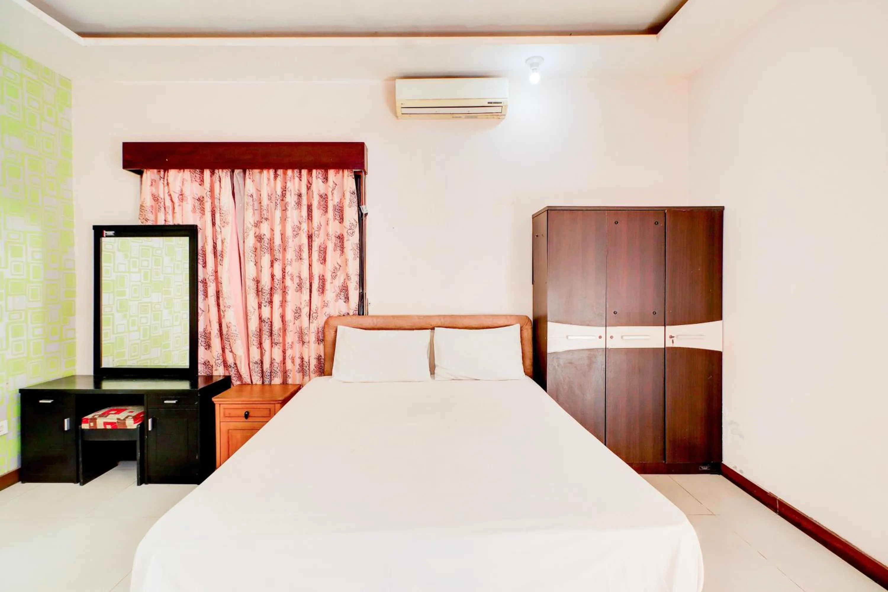 Bedroom, Bed in Collection O Putri Inn Homestay