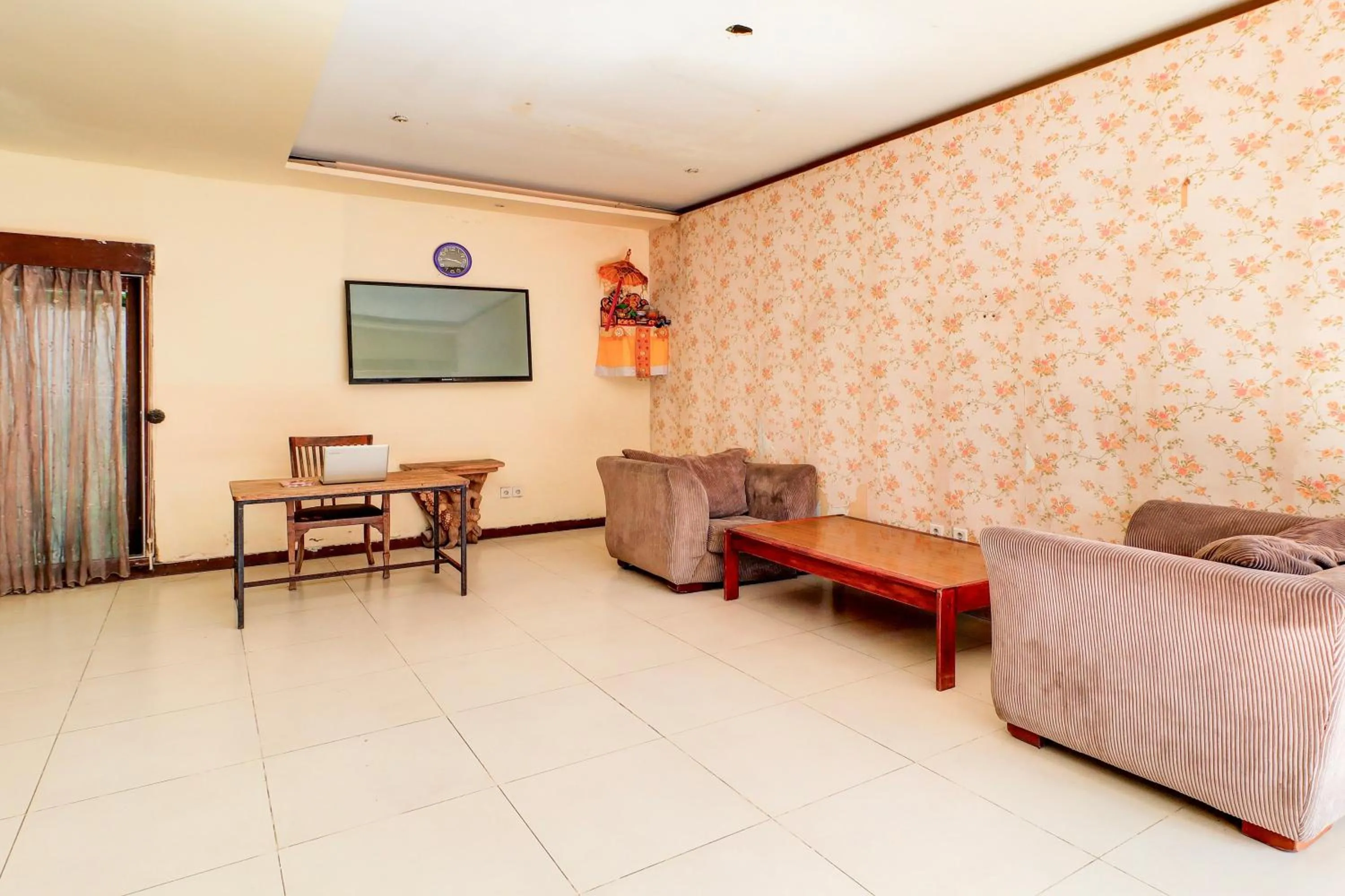 Lobby or reception in Collection O Putri Inn Homestay