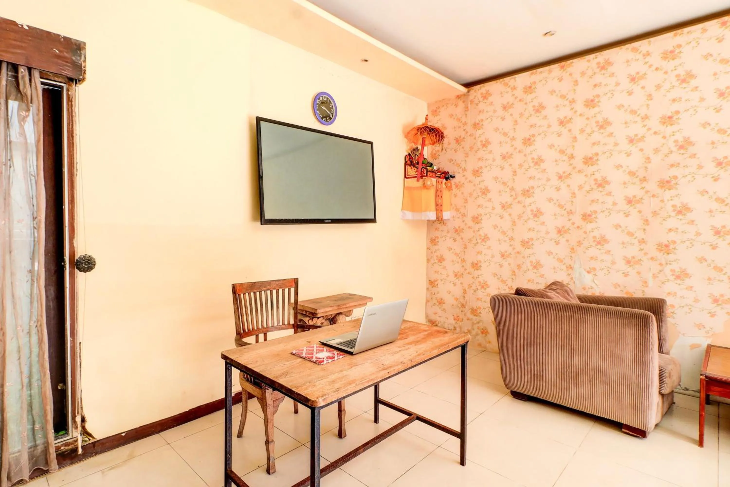 Lobby or reception in Collection O Putri Inn Homestay