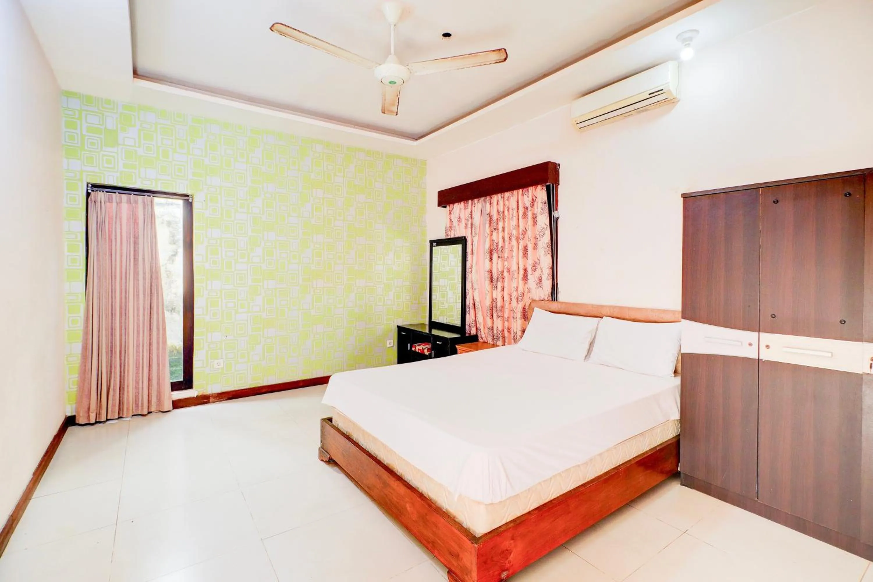 Bedroom, Bed in Collection O Putri Inn Homestay