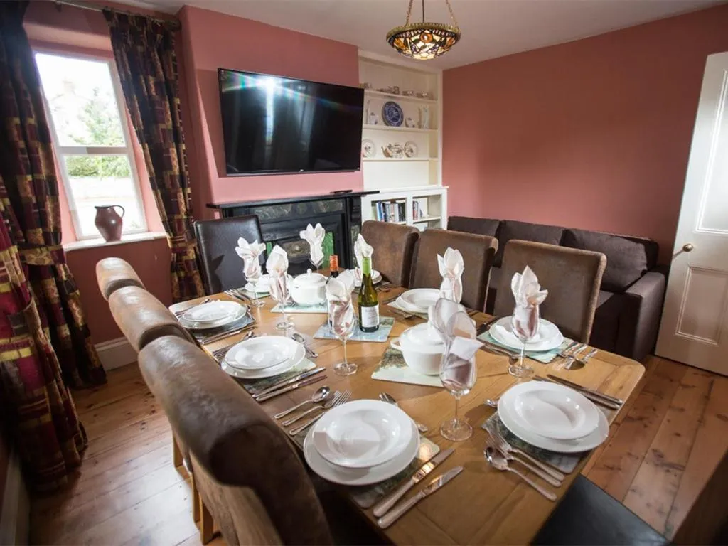 Dining area in Withy Cottages
