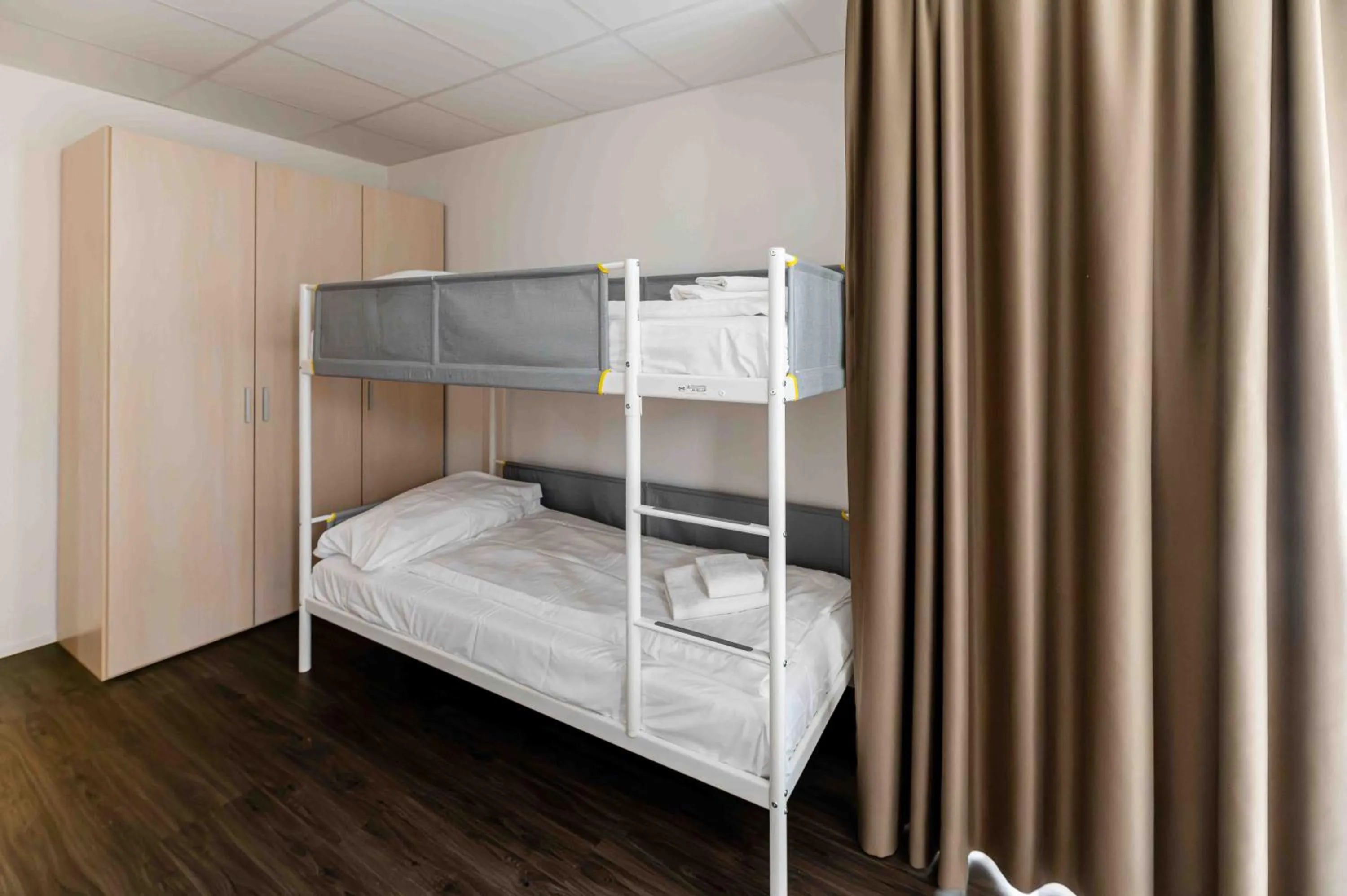 Photo of the whole room, Bed in Los Lorentes Hotel Bern Airport