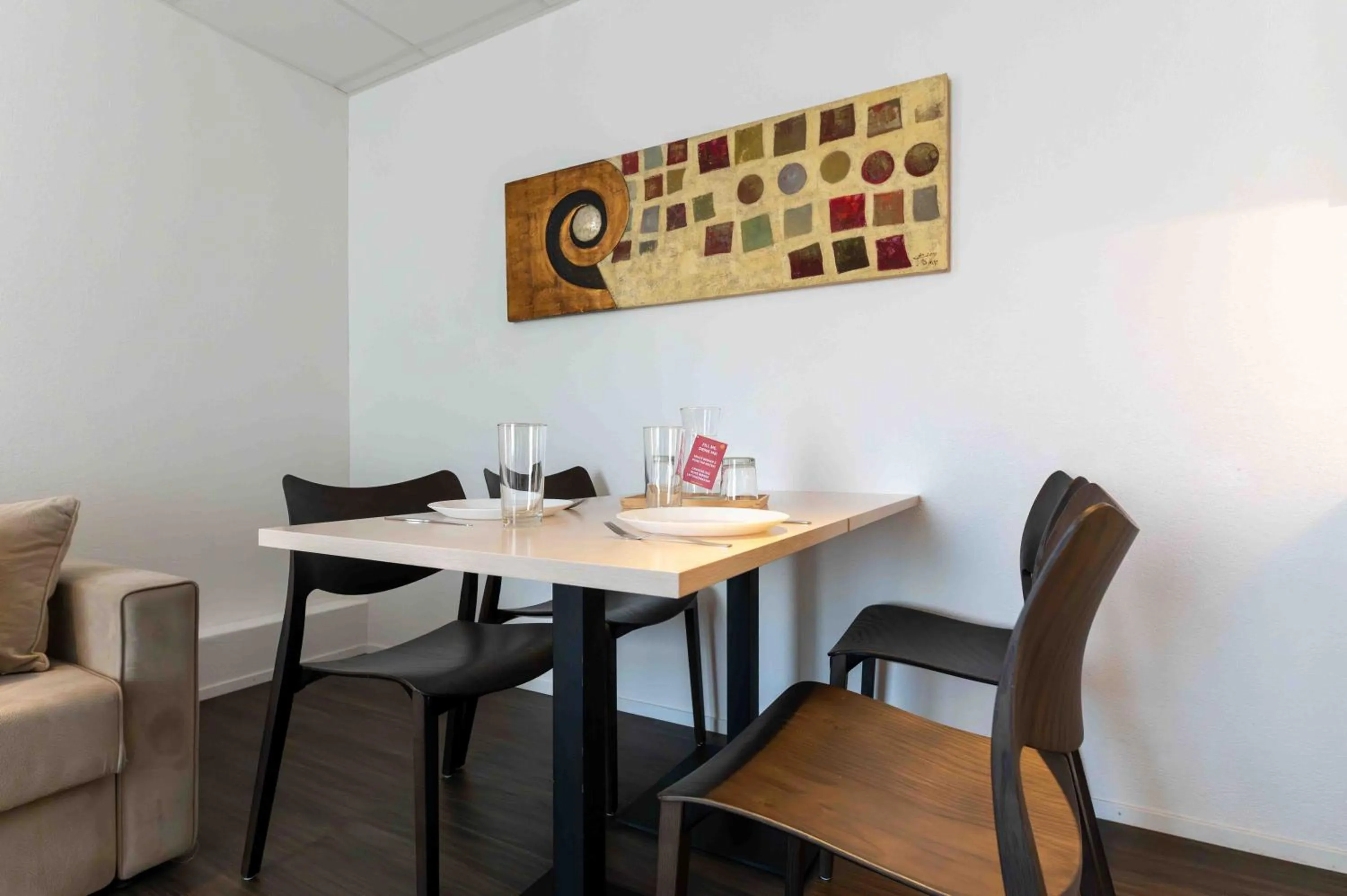 Dining area in Los Lorentes Hotel Bern Airport