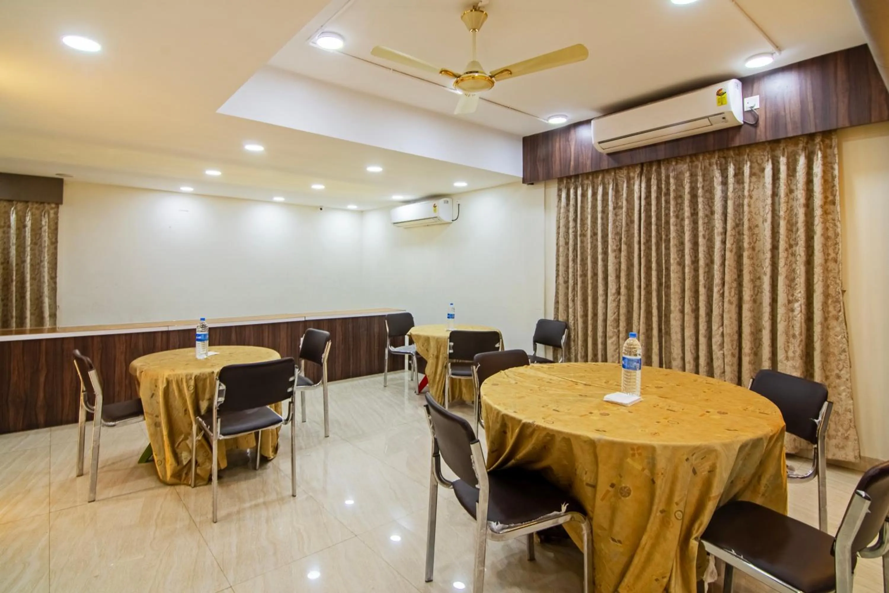 Dining area in Treebo Petals Suites & Banquet - New Town