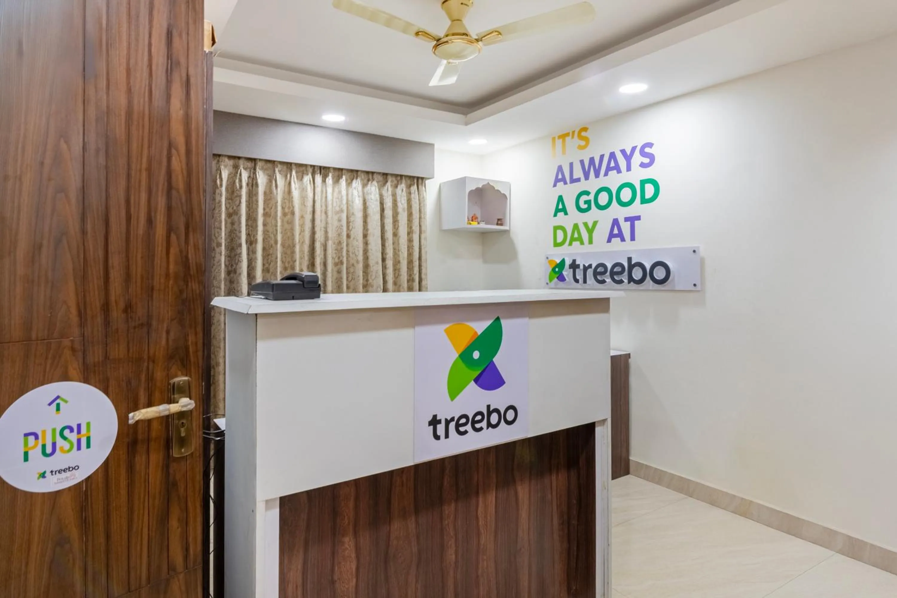 Lobby or reception in Treebo Petals Suites & Banquet - New Town