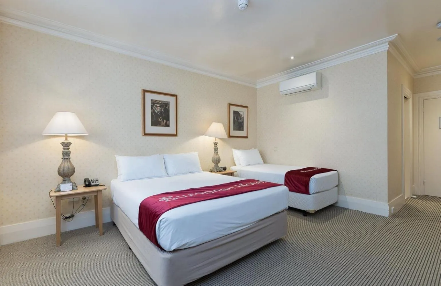 Bed in Hotel The Teo Near Delhi AIRPORT