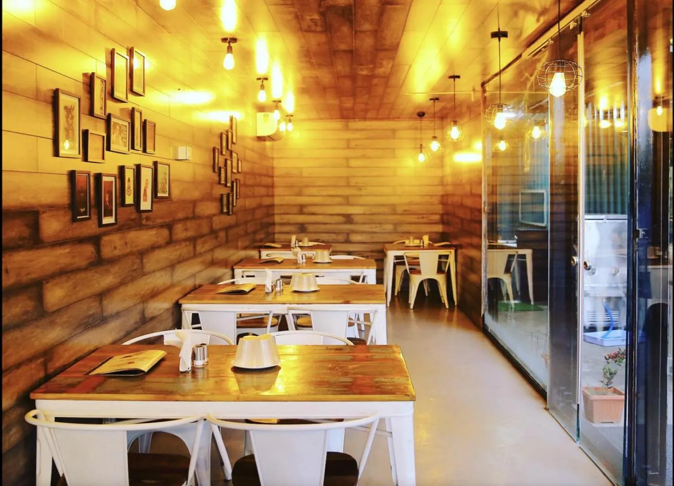 Restaurant/places to eat in Hotel The Teo Near Delhi AIRPORT