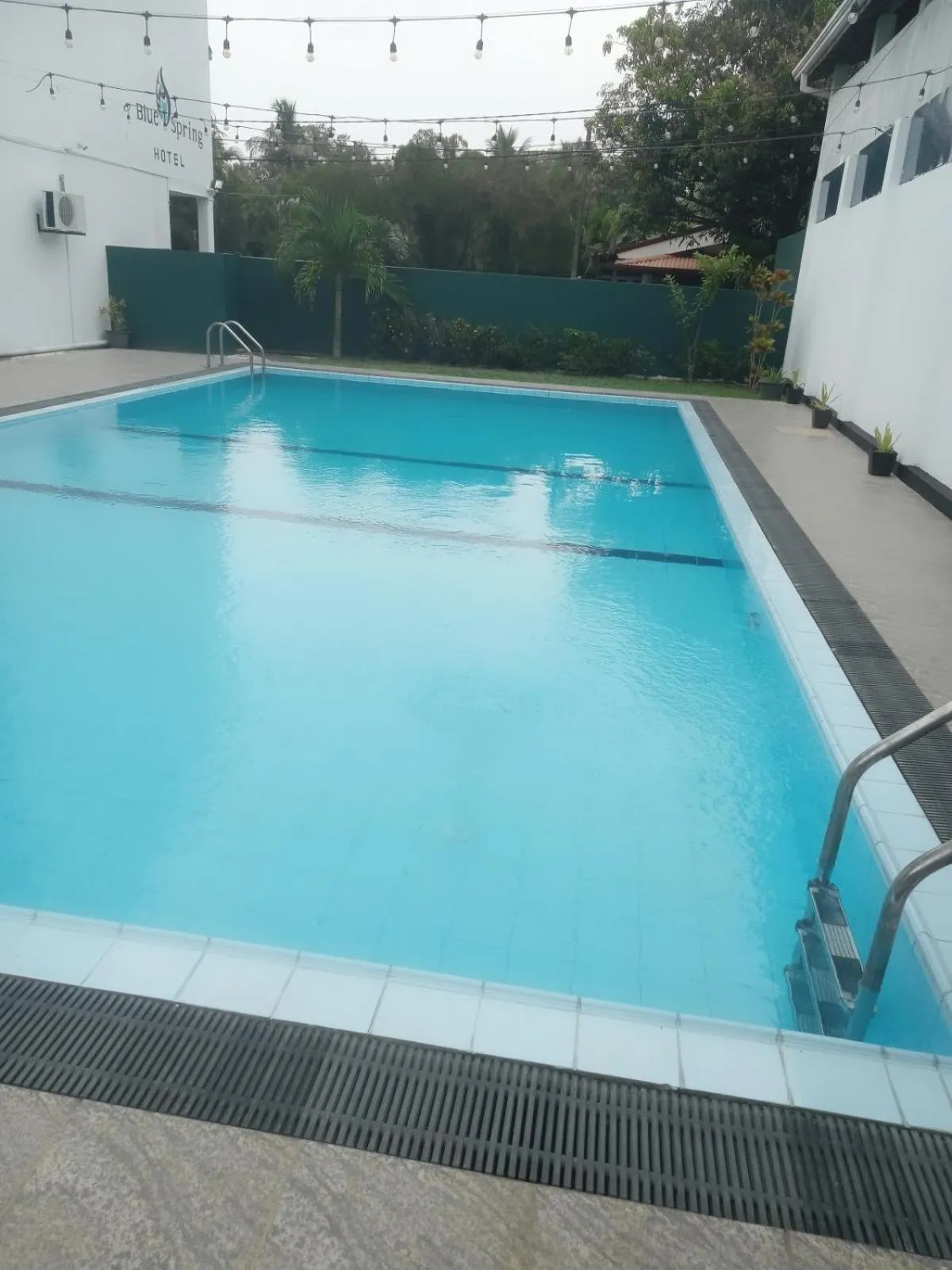 Swimming pool in Blue Spring Hotel Wadduwa