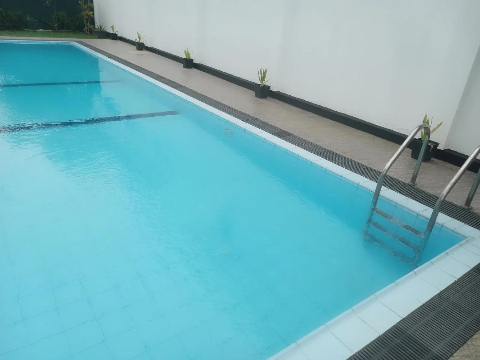 Swimming pool in Blue Spring Hotel Wadduwa