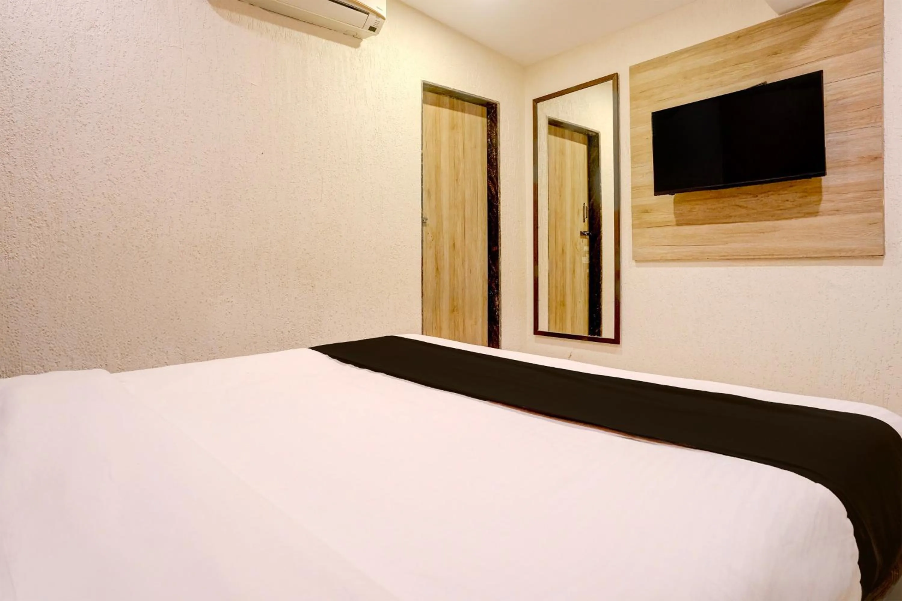 Bedroom, Bed in Collection O Crawford Market Formerly Al Ibrahim Hotel